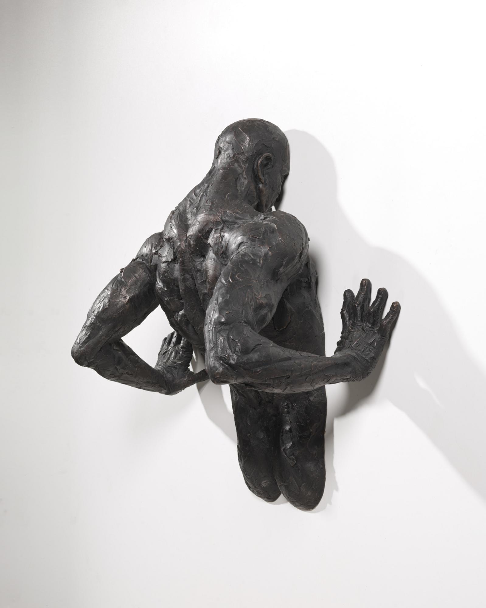 Matteo Pugliese (1969) GRAVITAS bronzo, cm 90x88x38 2014 6/7. Tiratura, firma...