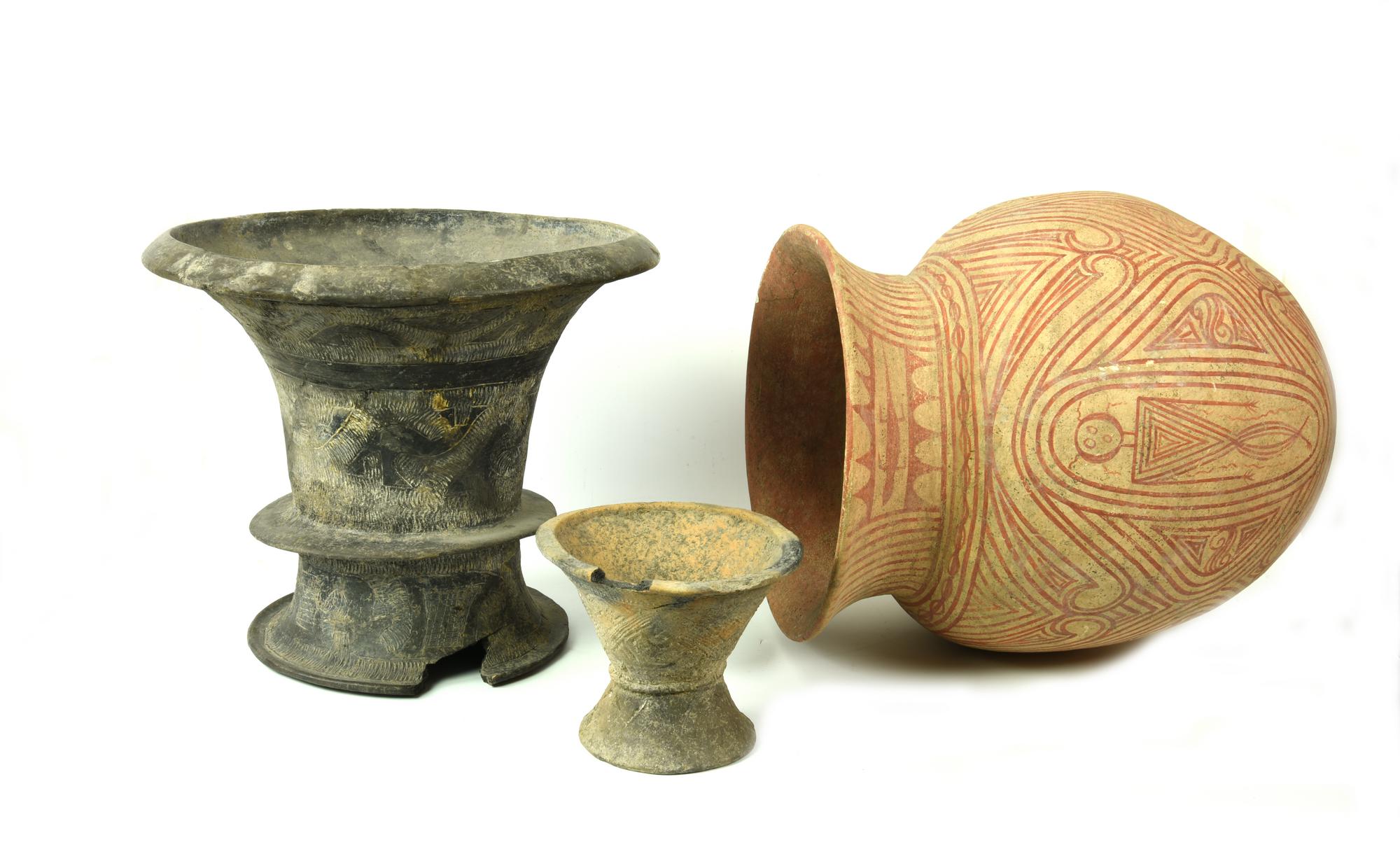 TRE VASI BANG CHIANG DATAZIONE: 600-300 a. C. MATERIA E TECNICA: argilla...