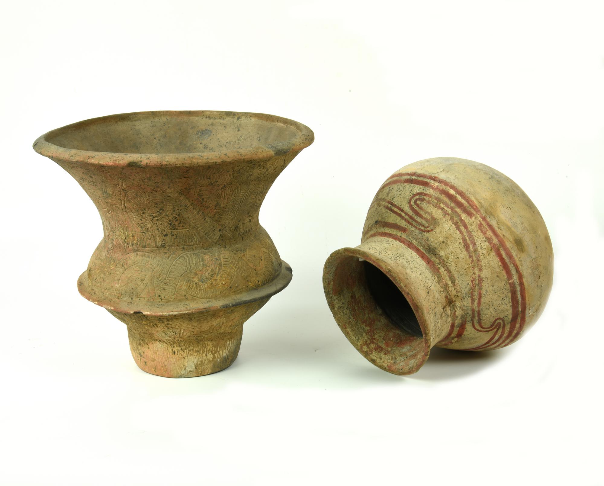 DUE VASI BANG CHIANG DATAZIONE: 600-300 a. C. MATERIA E TECNICA: argilla...