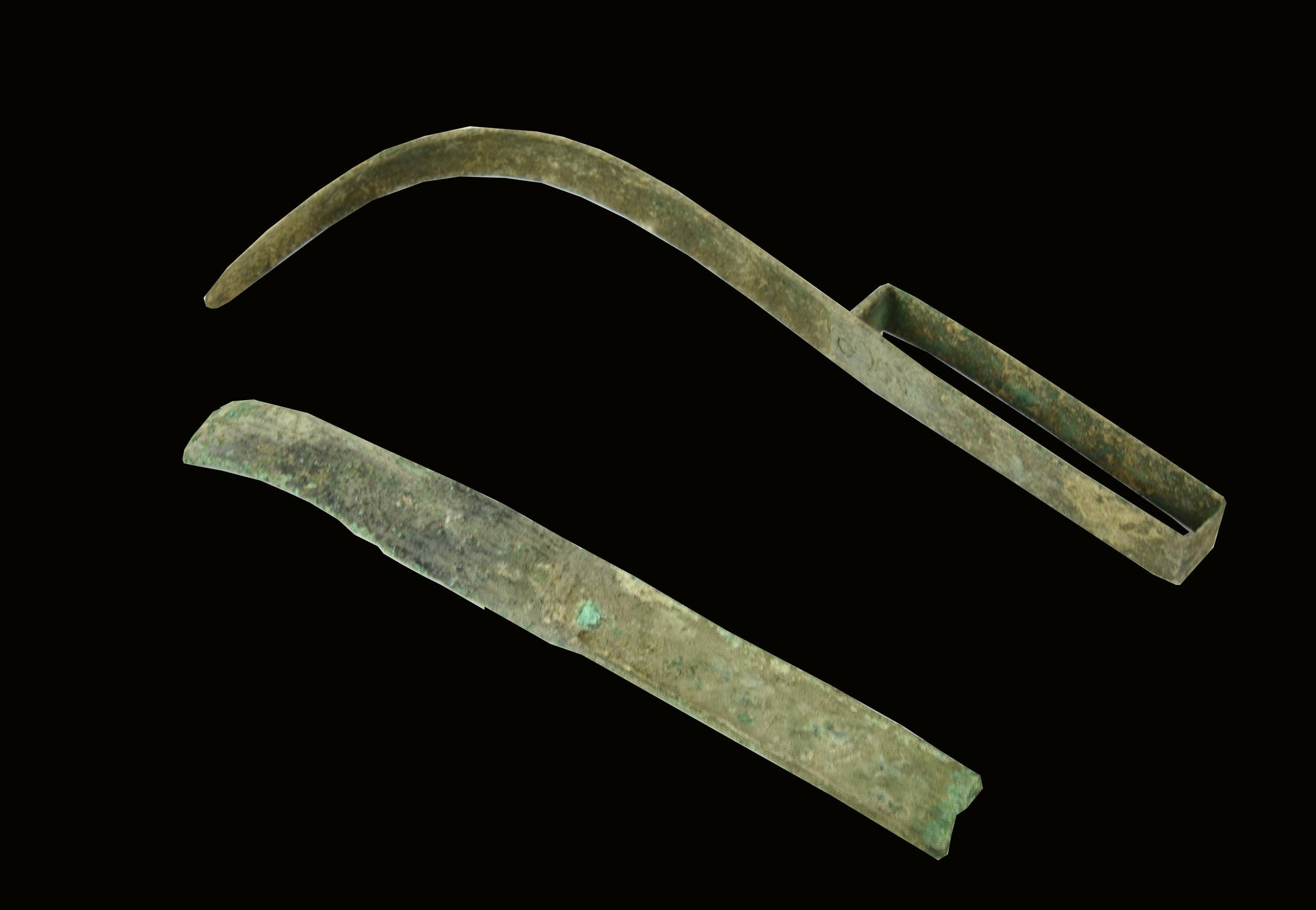 DUE STRIGILI DATAZIONE: IV- II sec. a. C. MATERIA E TECNICA: bronzo forgiato...
