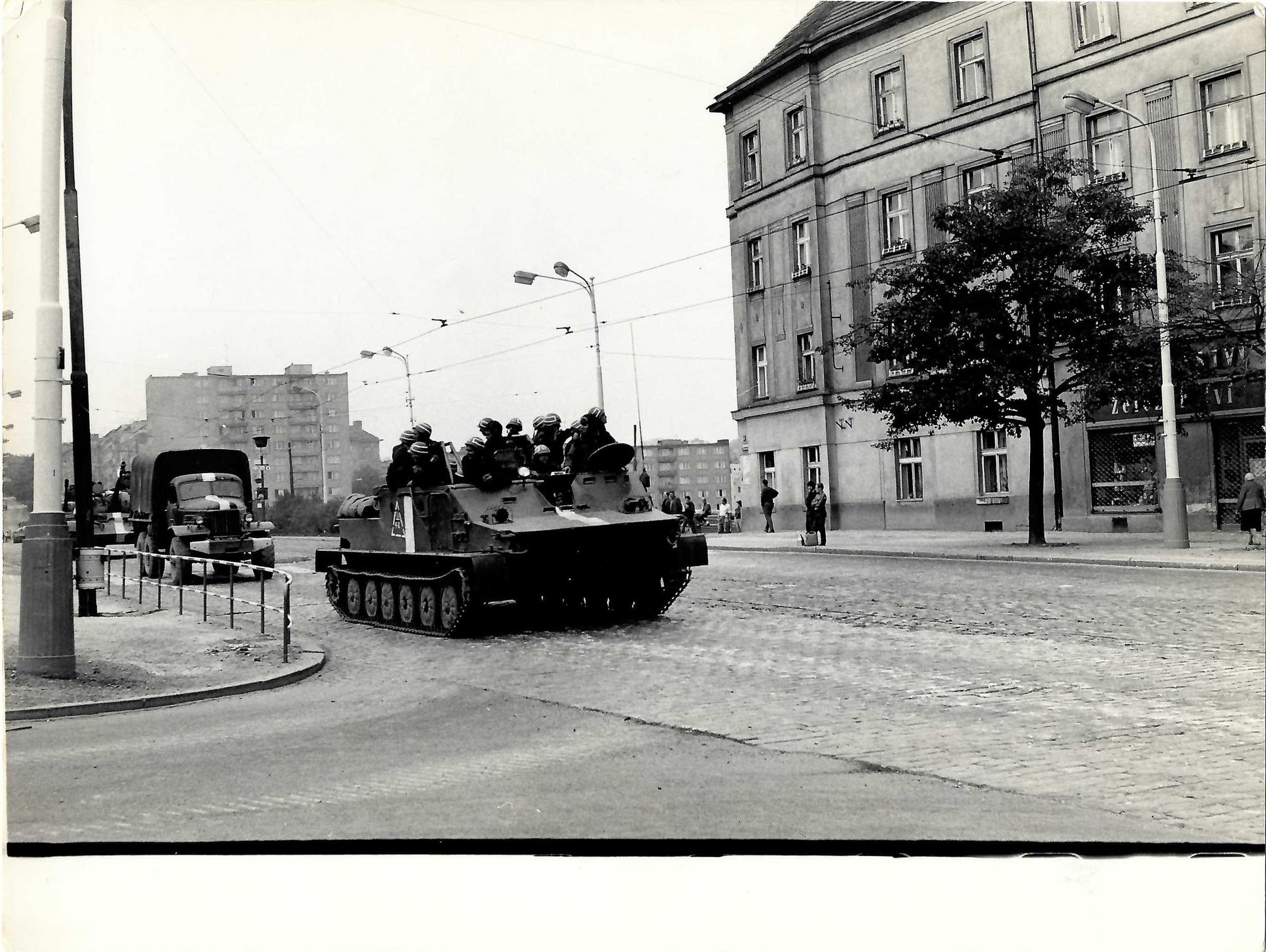 PRAGA: INVASIONE CECOSLOVACCHIA 1968 gelatina ai sali d'argento, cm 18x24 sul...