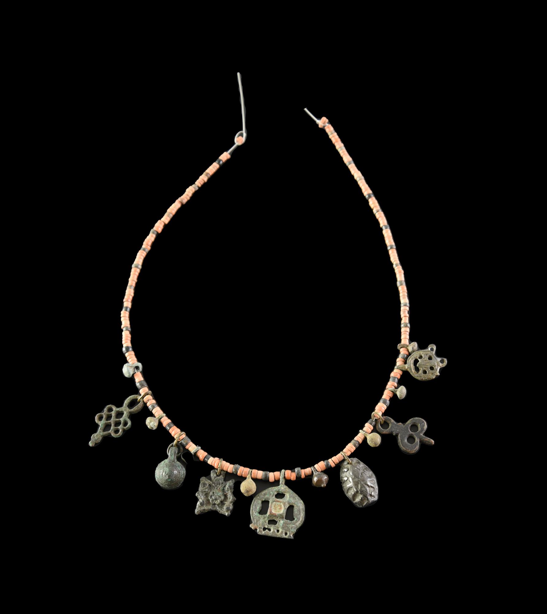 COLLANA VICHINGA DATAZIONE: IX-XII sec. d. C. MATERIA E TECNICA: terracotta,...