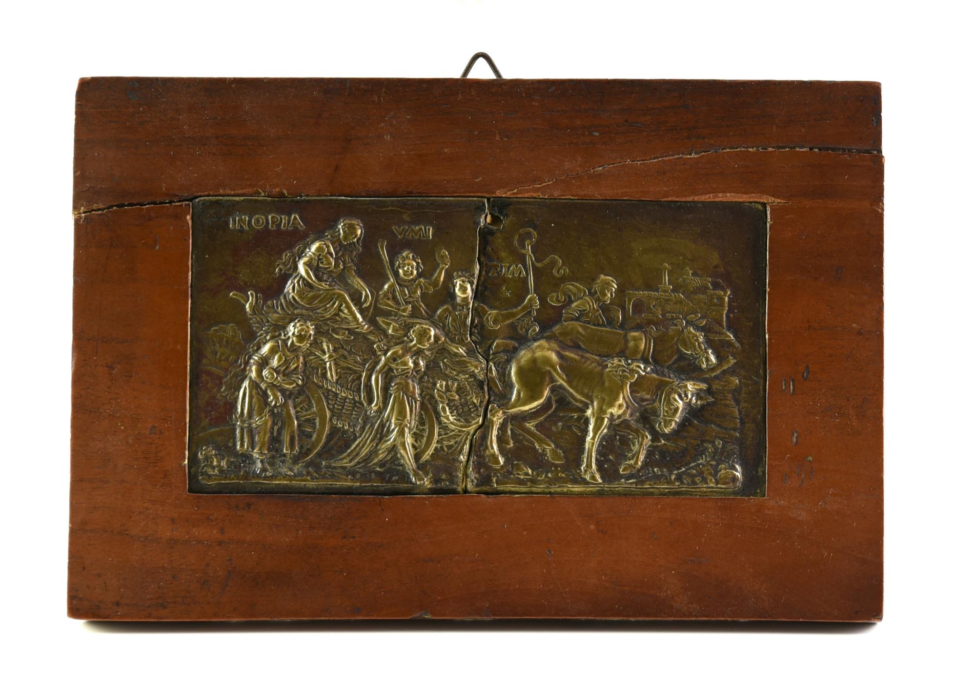 IN OPIA VMI TIM bassorilievo in bronzo entro cornice in legno, cm 6,1x12,5...