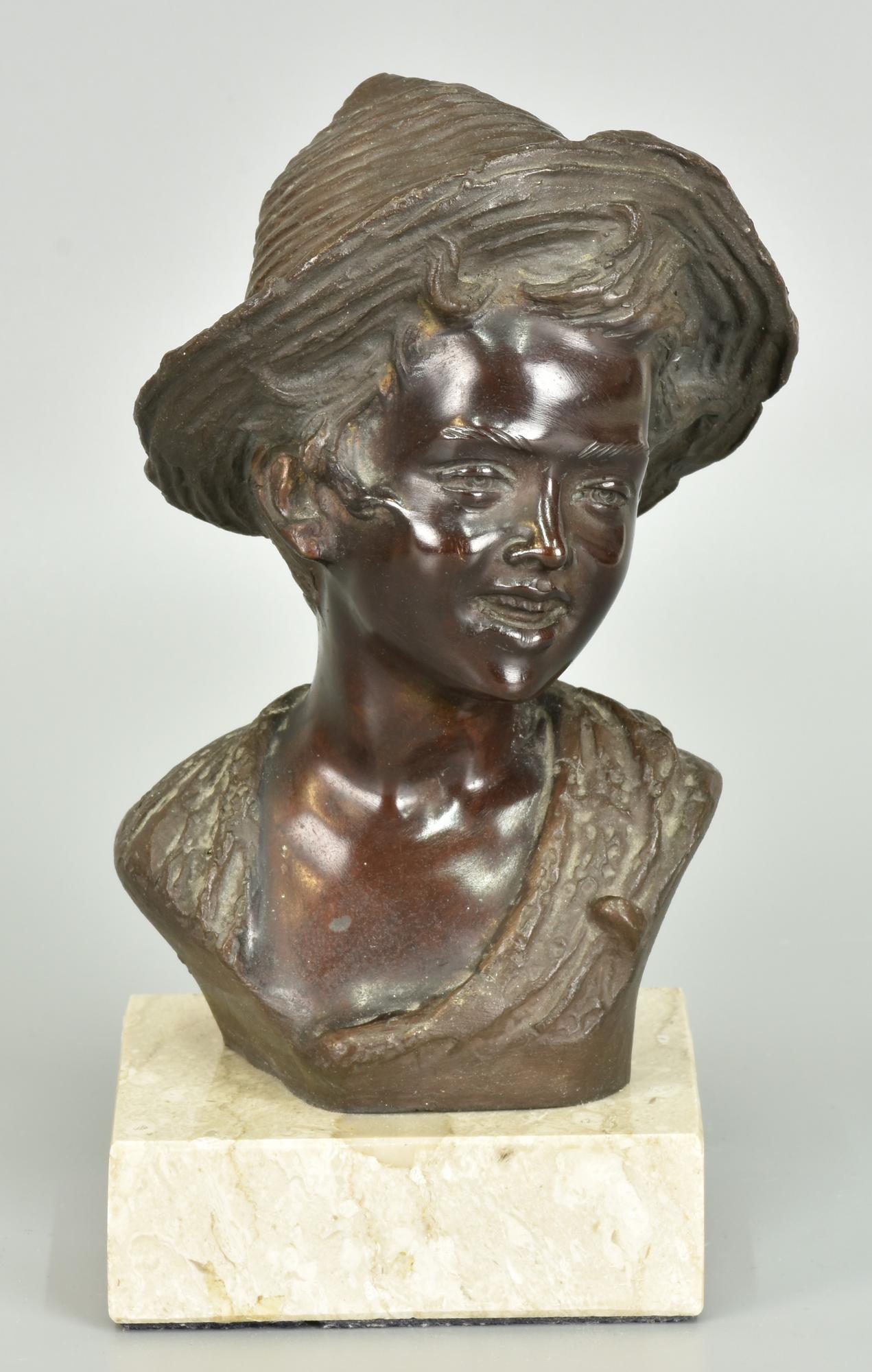 Giovanni De Martino RAGAZZO CON CAPPELLO scultura in bronzo, h cm 16...