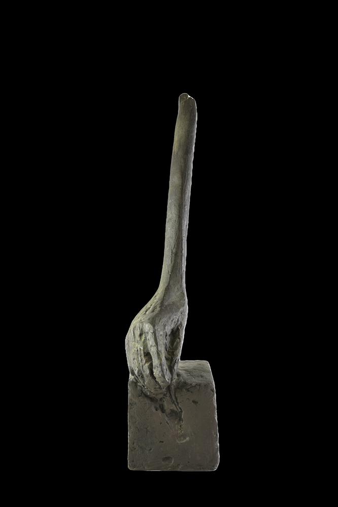Alberto Ghinzani, (1939 - 2015) LA MANO bronzo, cm 50x11x14; es. 2/5 sul...