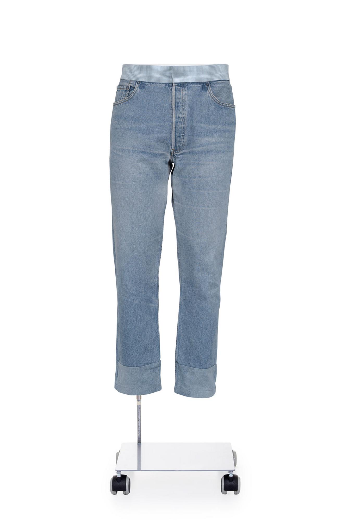 MAISON MARTIN MARGIELA Iconic artisanal customized jeans DESCRIPTION: Iconic...