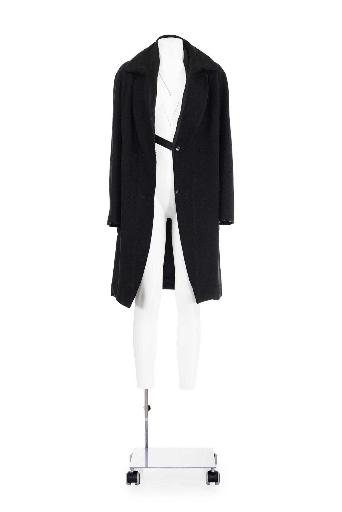 MAISON MARTIN MARGIELA Coat with visible lining DESCRIPTION: Black coat with...