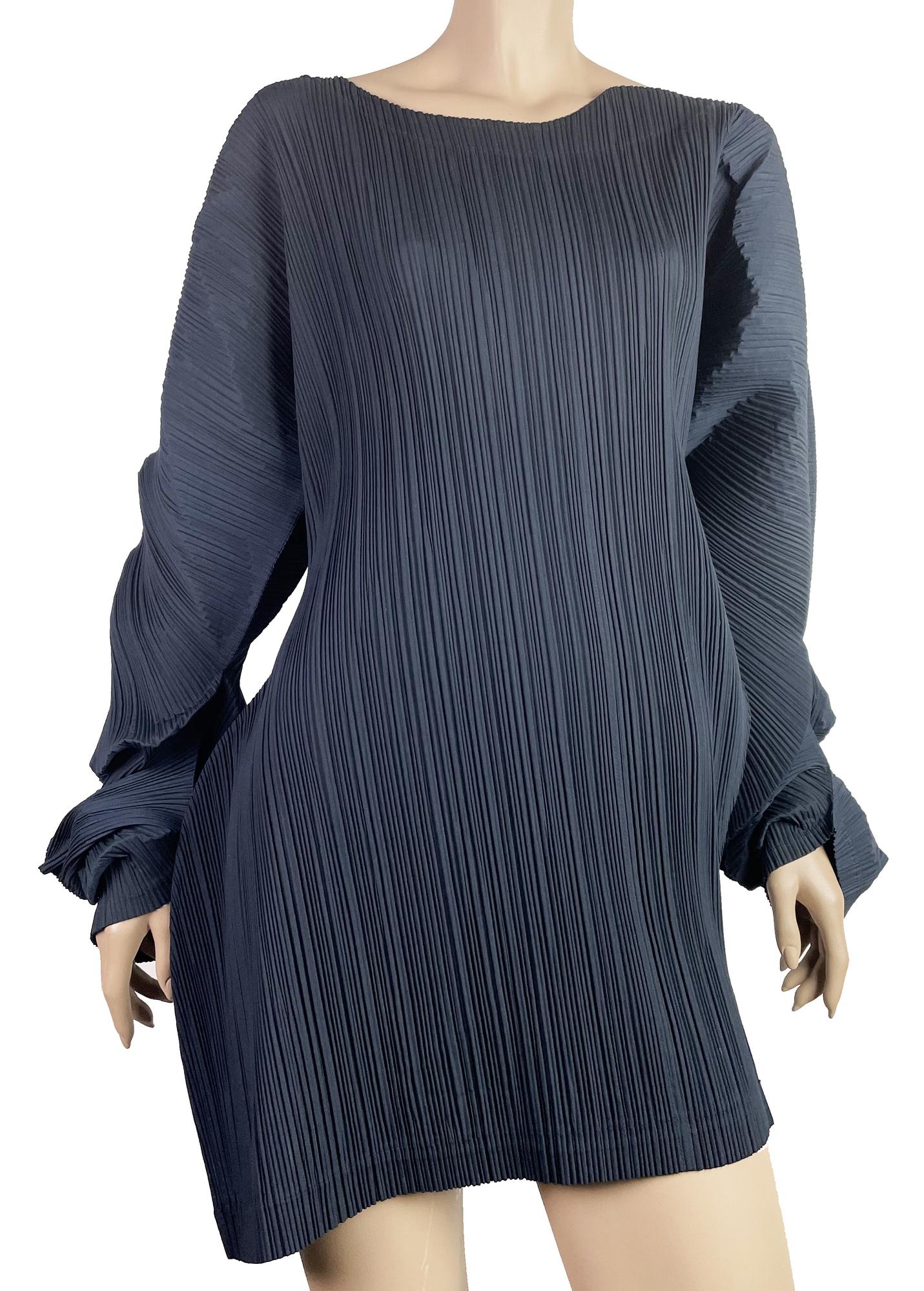 Issey Miyake PLEATED DRESS Description: Rare iconic pleated dress. Size M....