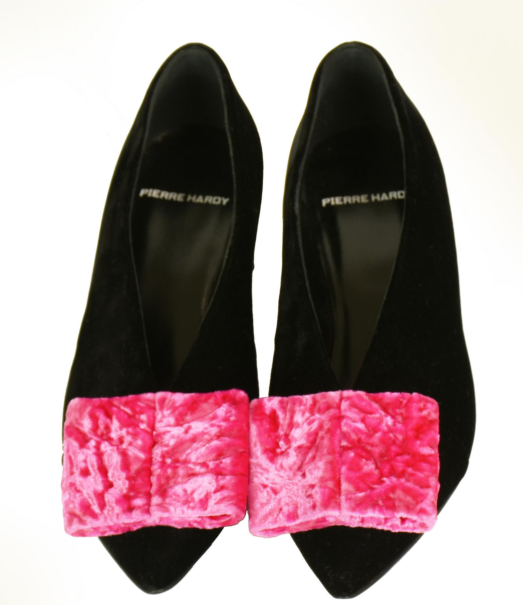 Pierre Hardy PUMPS Description: Pointed black velvet pumps with pink bows,...