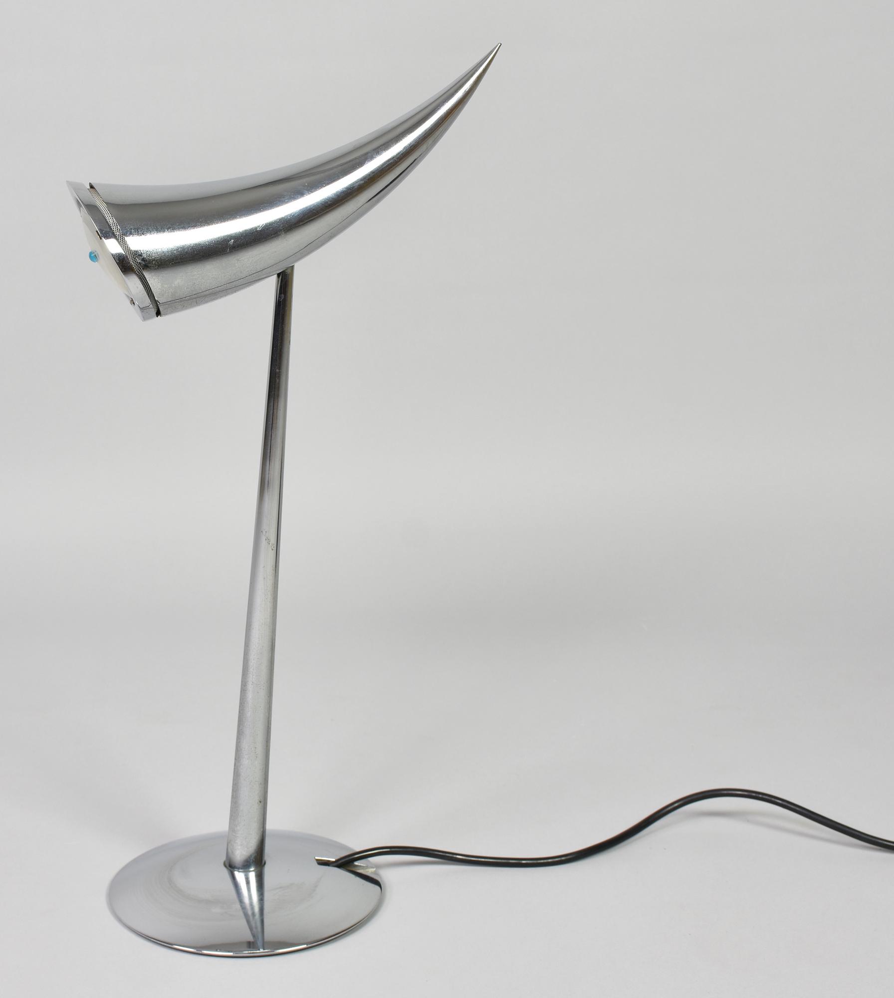 Philippe Starck ARA PER FLOS, 1988 lampada con struttura in acciaio e parte...