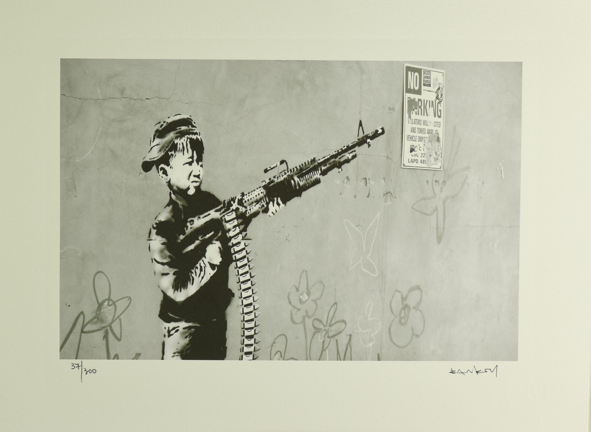 Da Banksy NINO CON METRALLETA eliografia su carta Arches, cm 28,5x38,5; es....