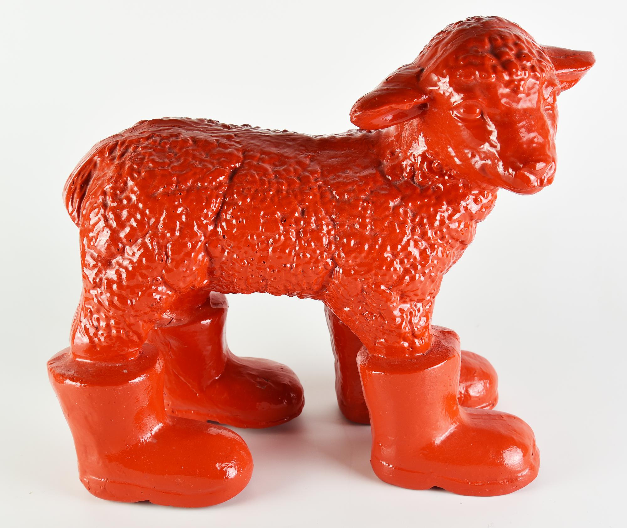William Sweetlove CLONED RED LAMB WITH BOOTS resina, cm 28x25,5x12; es....
