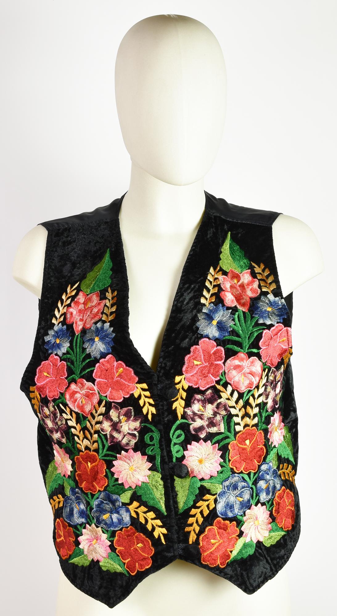 Valentino EMBROIDERED GILET DESCRIPTION: Velvet vest with floral embroidery...