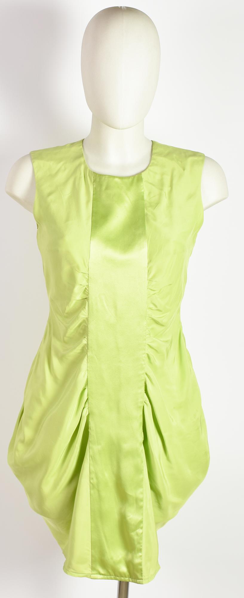 Paul Smith GREEN DRESS DESCRIPTION: Green sheath dress with detail on the...