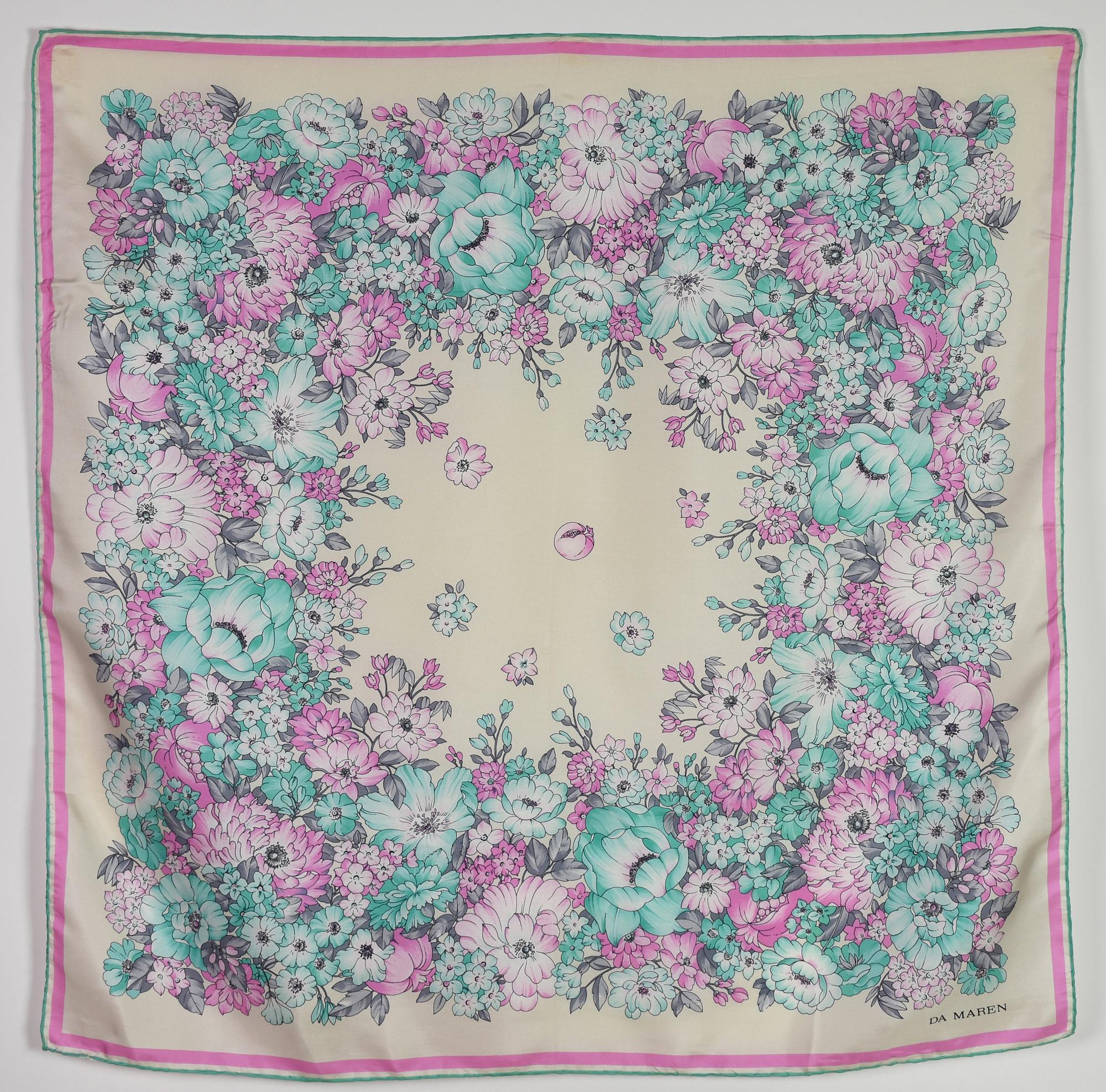 Da Maren FOULARD DESCRIPTION: Silk scarf with original box. Dimensions: 87x87...