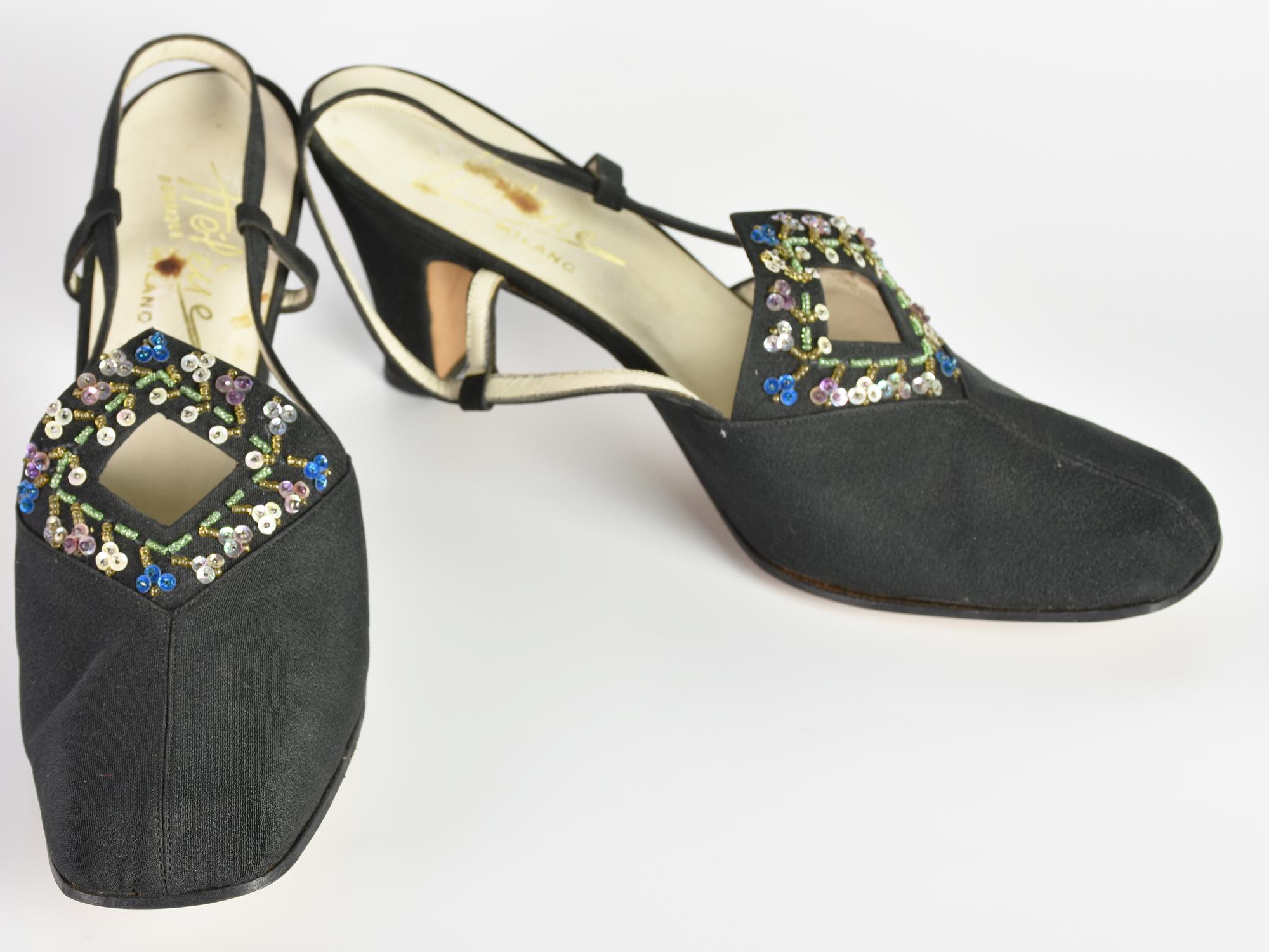 Helen Milano SANDALS DESCRIPTION: Closed sandals in black crepe with sequins...