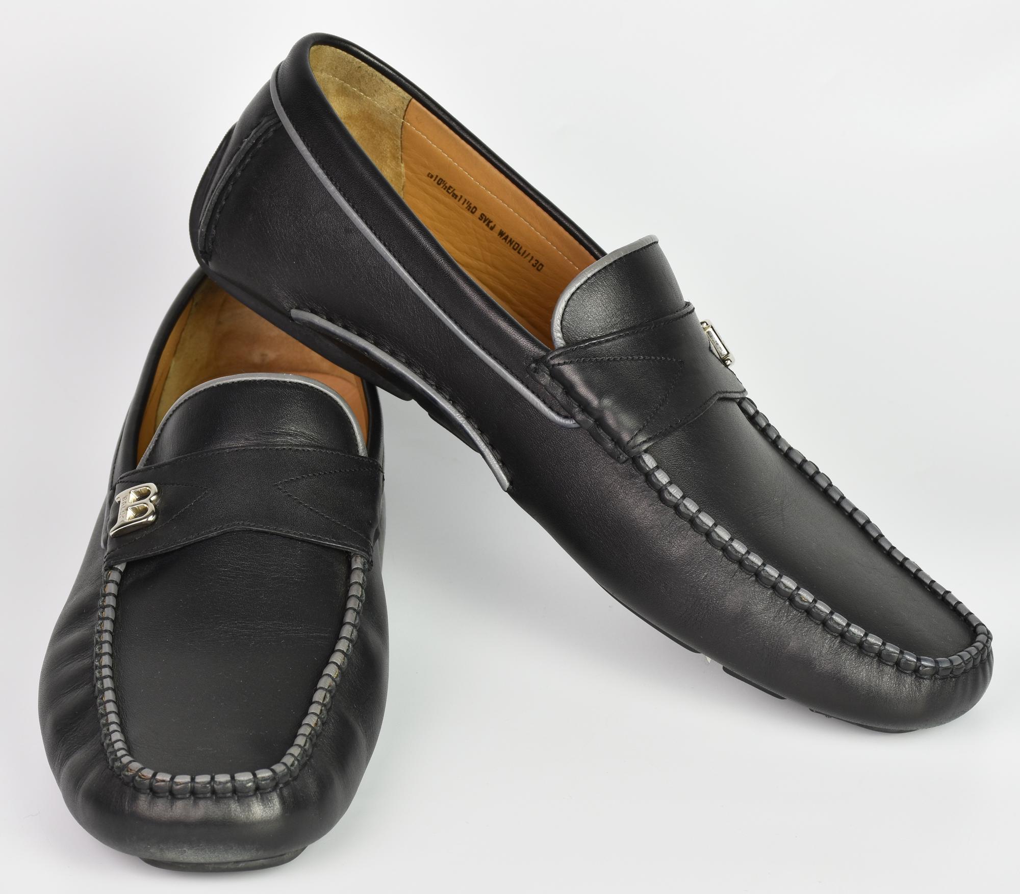 Bally LEATHER LOAFER DESCRIPTION: Black leather loafers for men. Size 10,5...