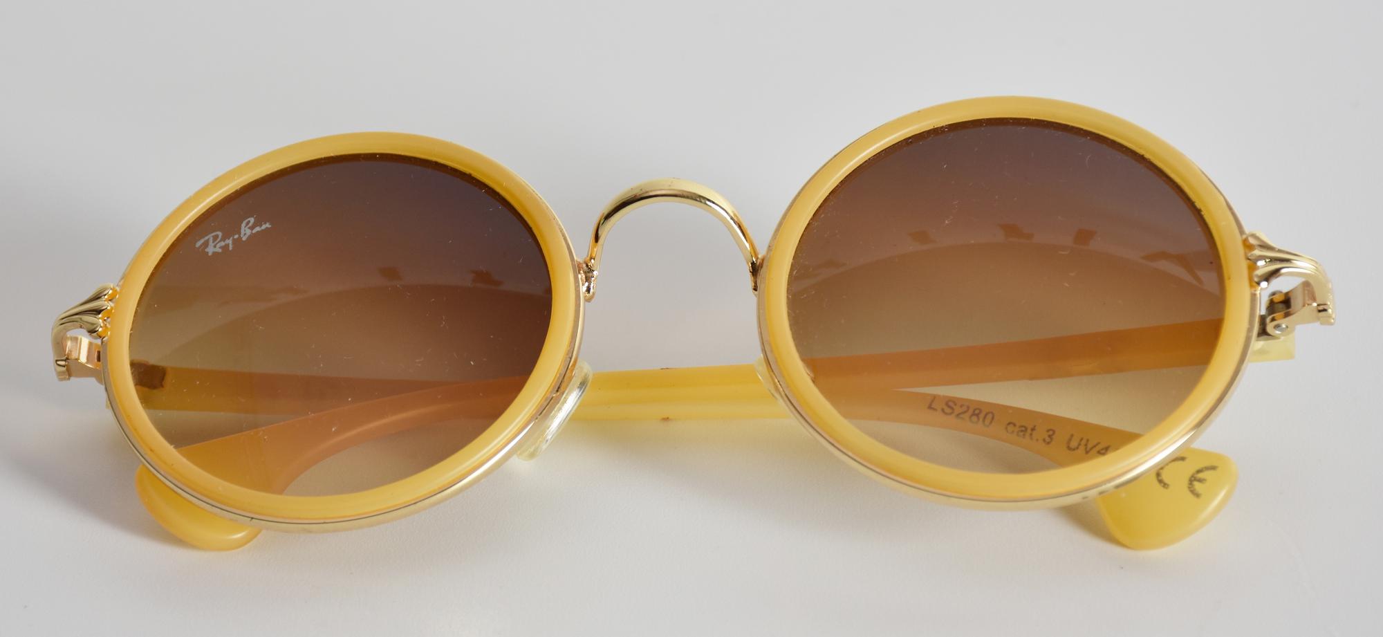 Ray-Ban SUNGLASSES DESCRIPTION: Round-framed sunglasses with gold details....