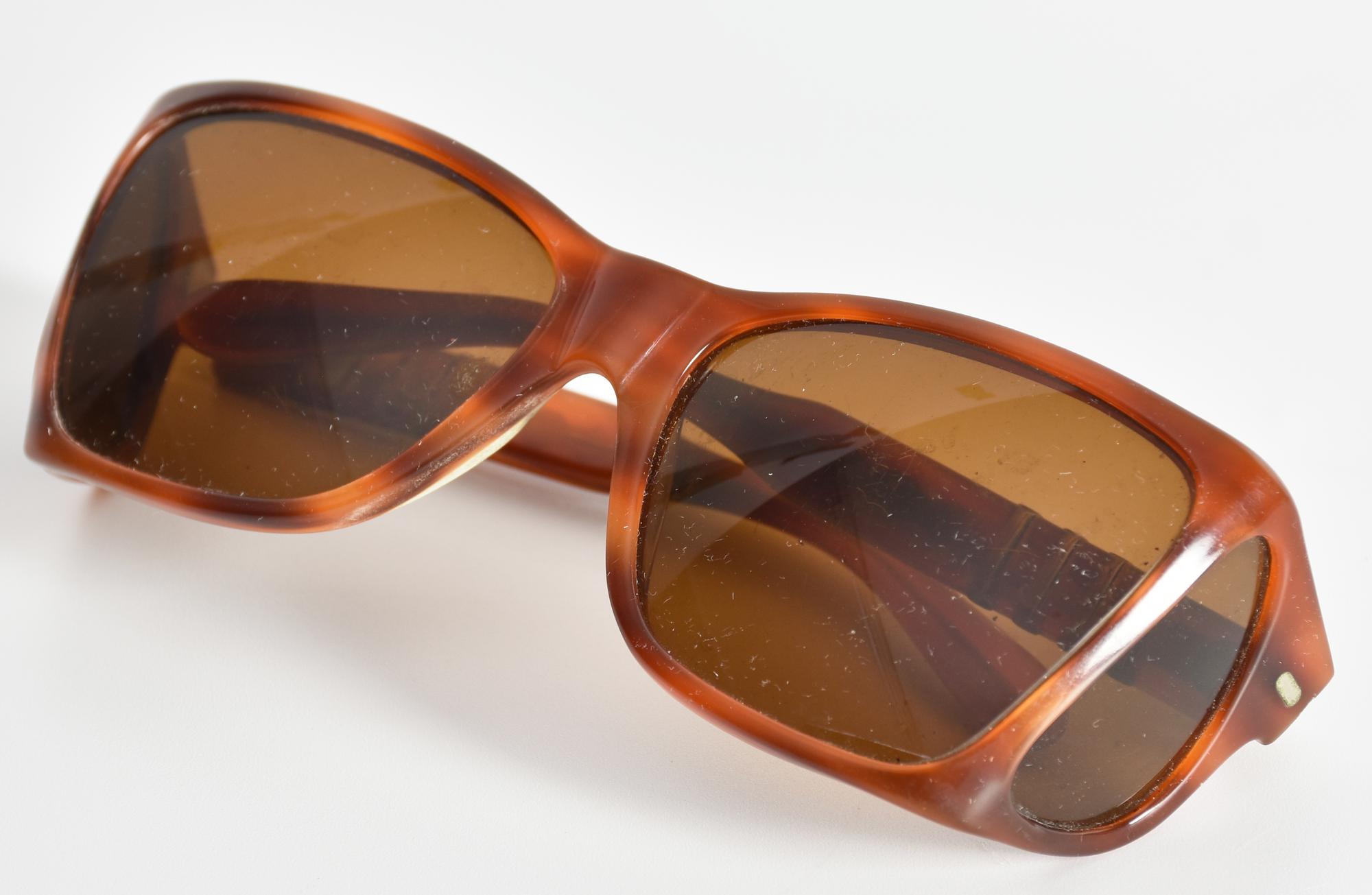 Persol VINTAGE QUATTROLENTI SUNGLASSES DESCRIPTION: Vintage sunglasses of the...