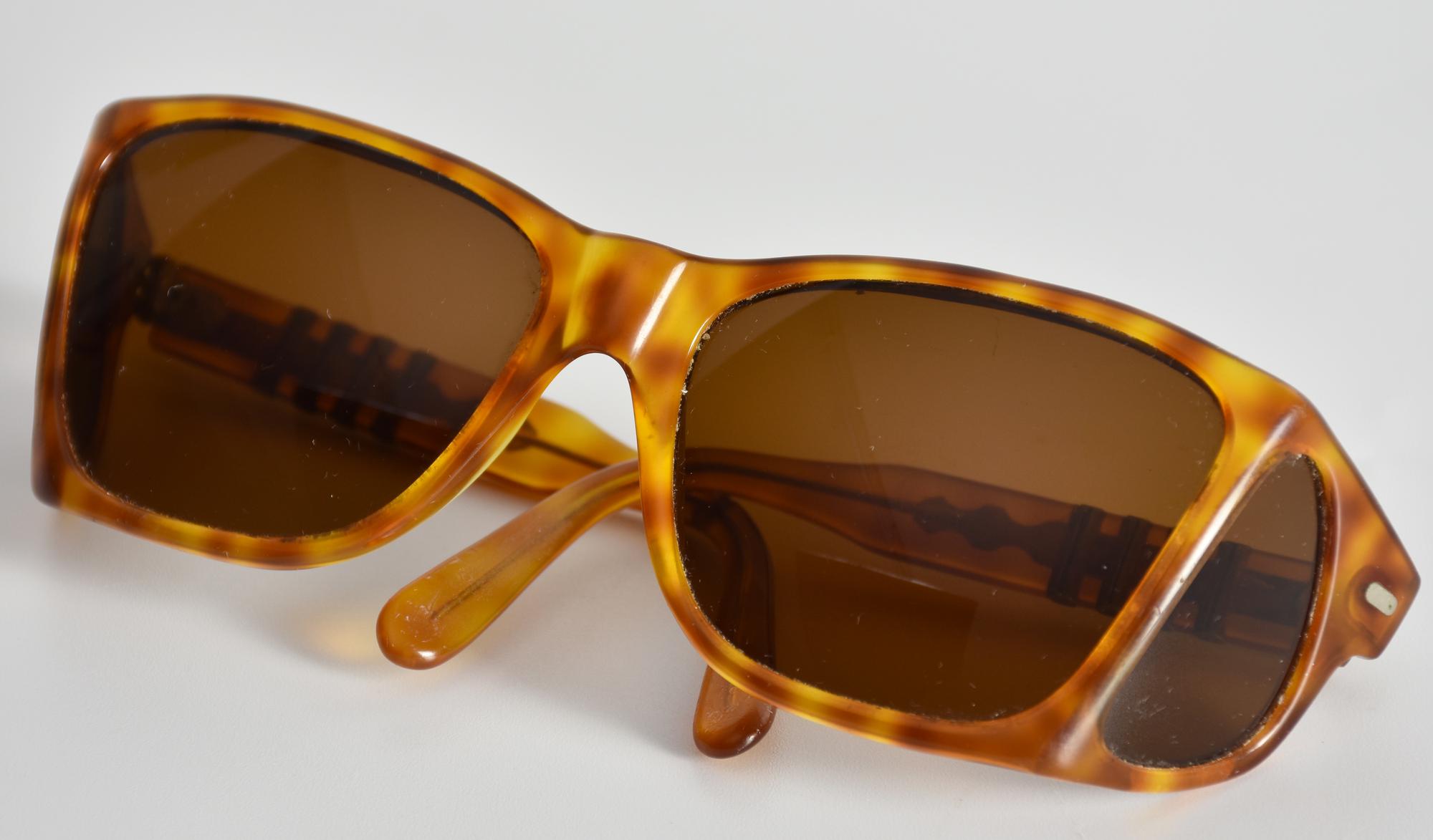 Persol VINTAGE QUATTROLENTI SUNGLASSES DESCRIPTION: Vintage sunglasses of the...