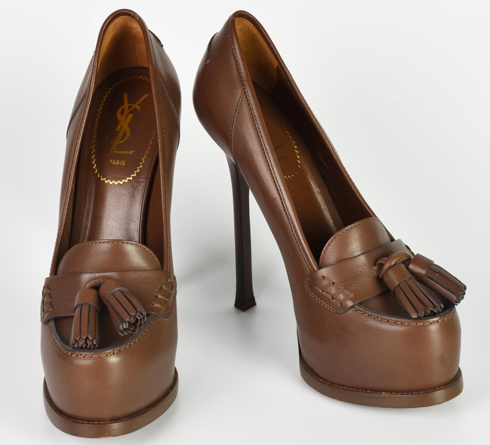 Yves Saint Laurent PUMPS DESCRIPTION: Leather pumps with tassels on the toe...