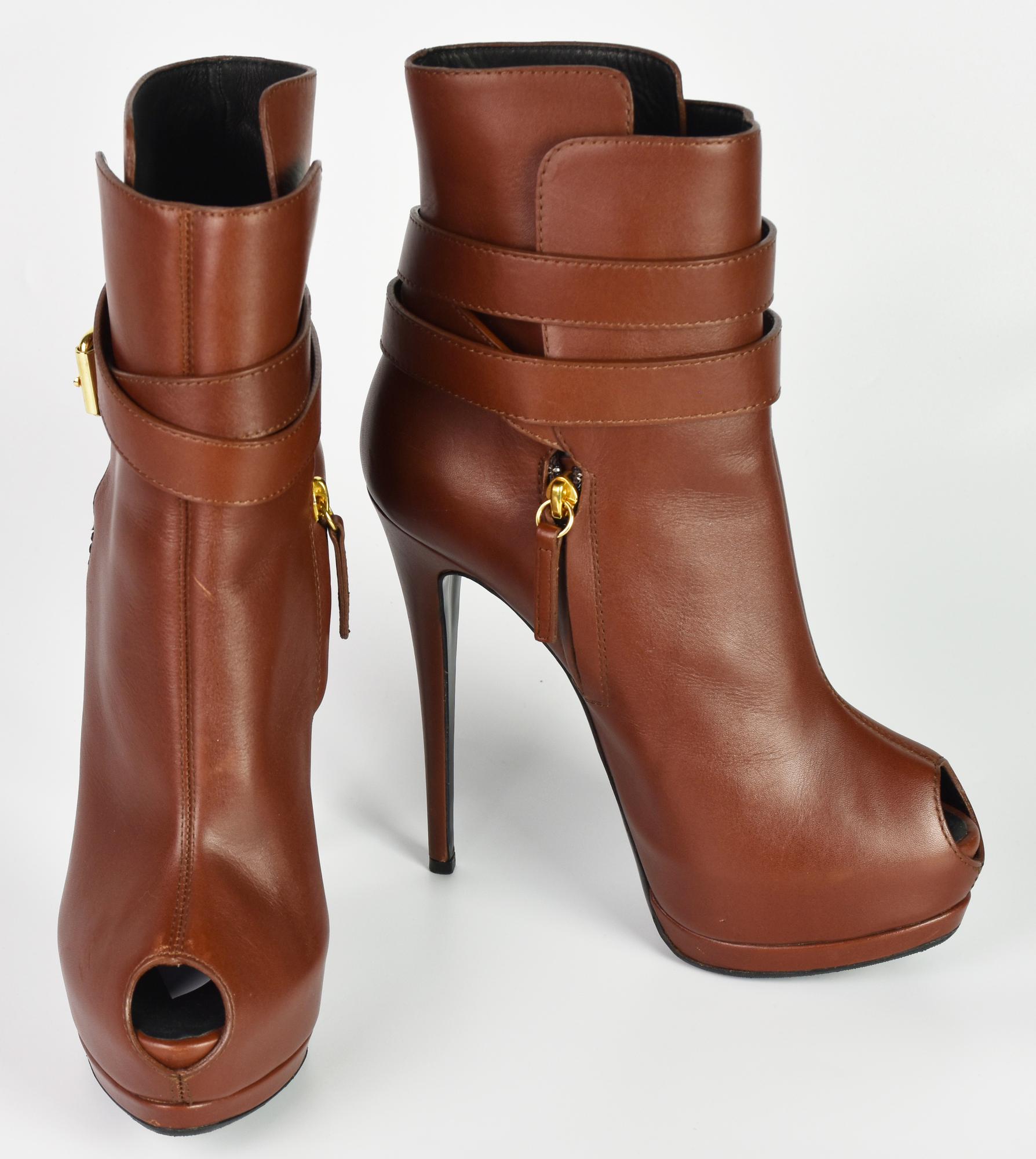 Giuseppe Zanotti ANKLE BOOT DESCRIPTION: Open-toe leather ankle boots with...