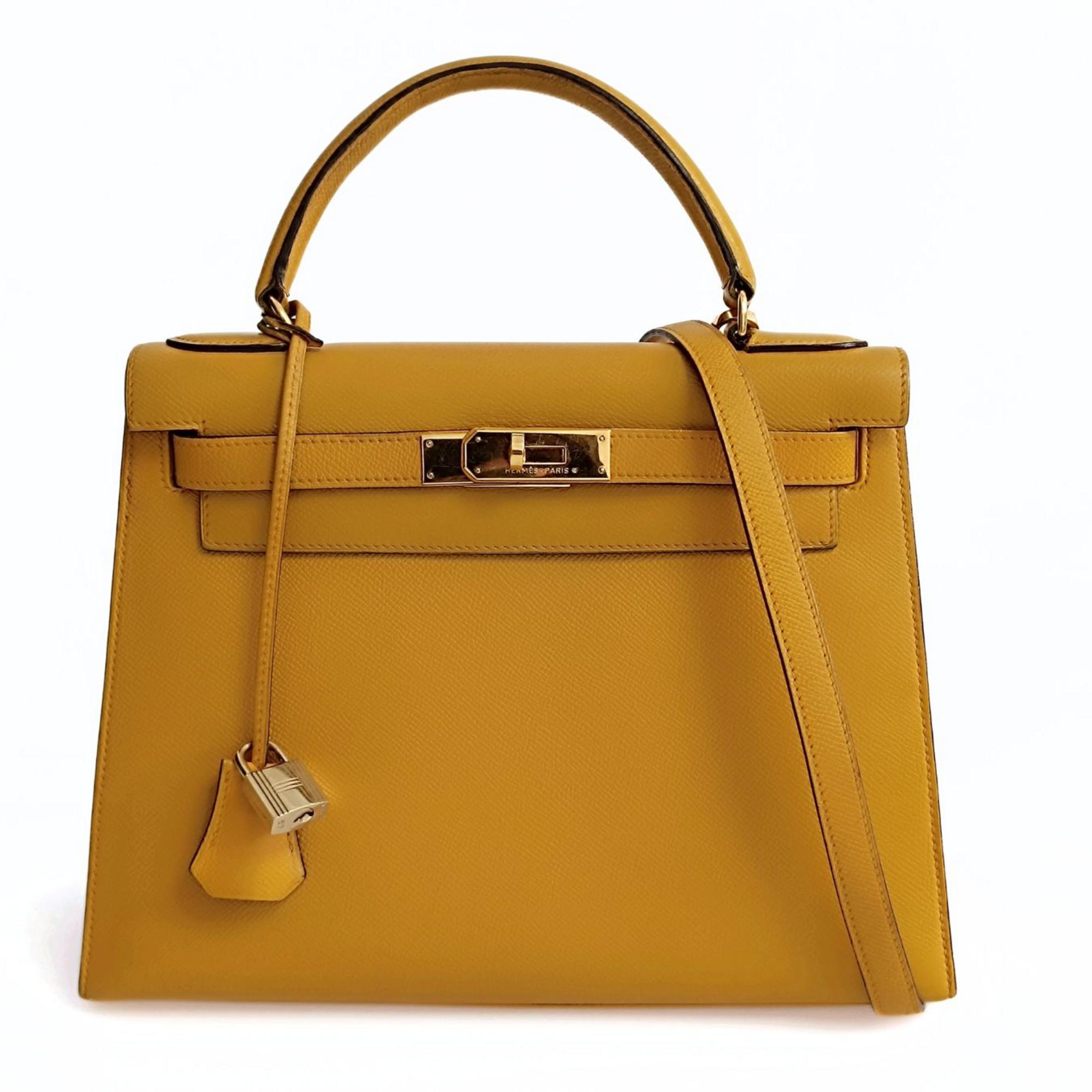 Hermes KELLY 28 DESCRIPTION: Hermes Kelly 28 shoulder bag in Courchevel...