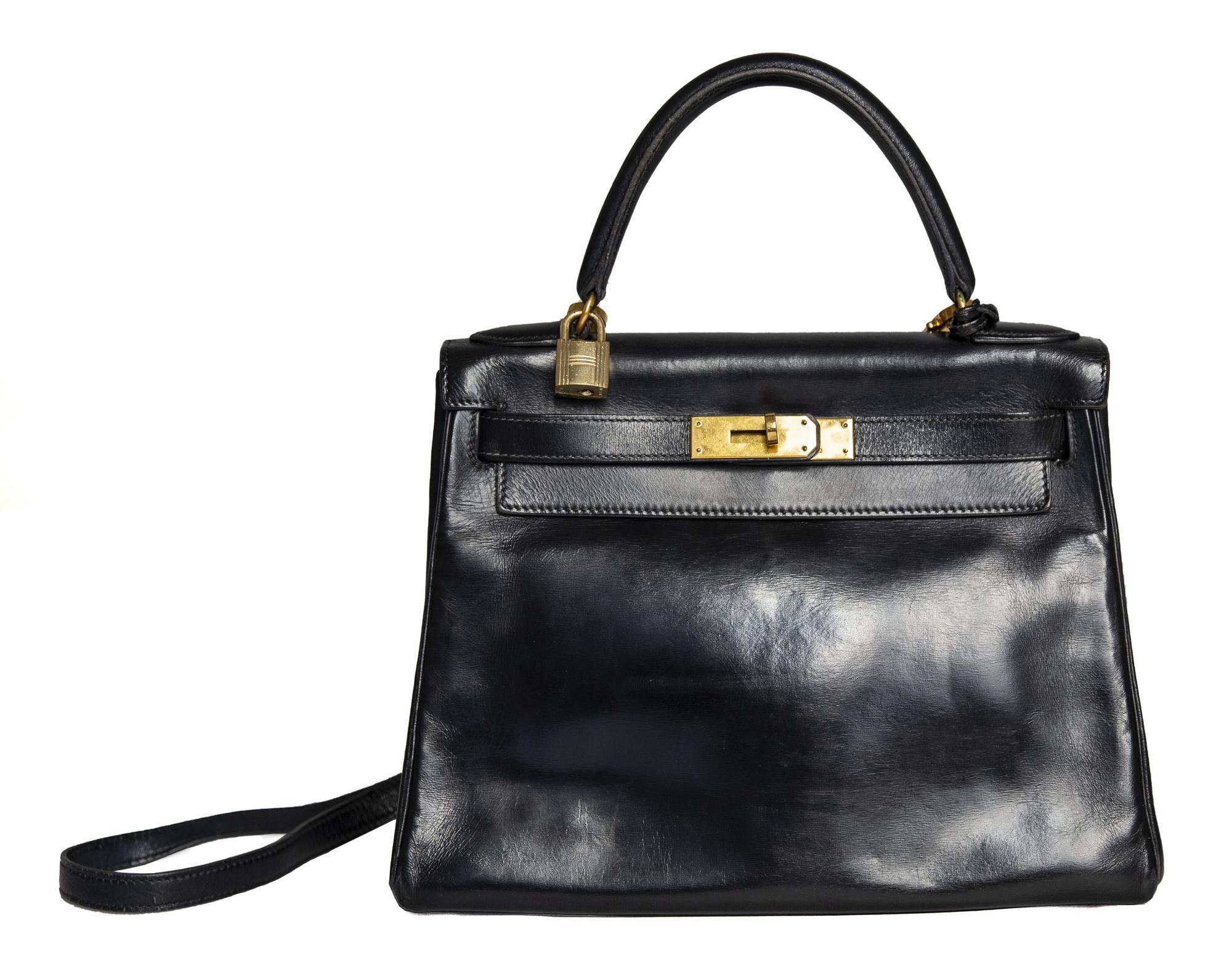 Hermes KELLY BAG 28 DESCRIPTION: Hermes Kelly 28 bag in black leather and...