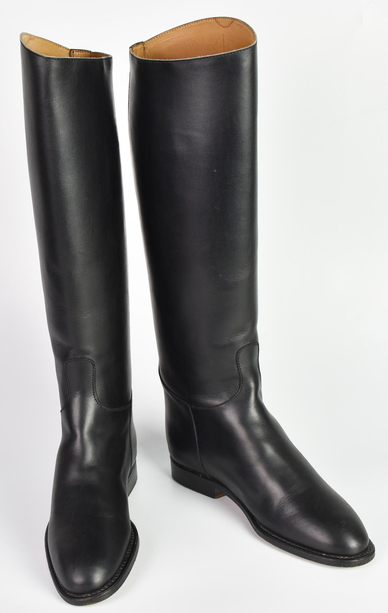 Hermes RIDING BOOTS DESCRIPTION: Tall riding boots in black leather with...