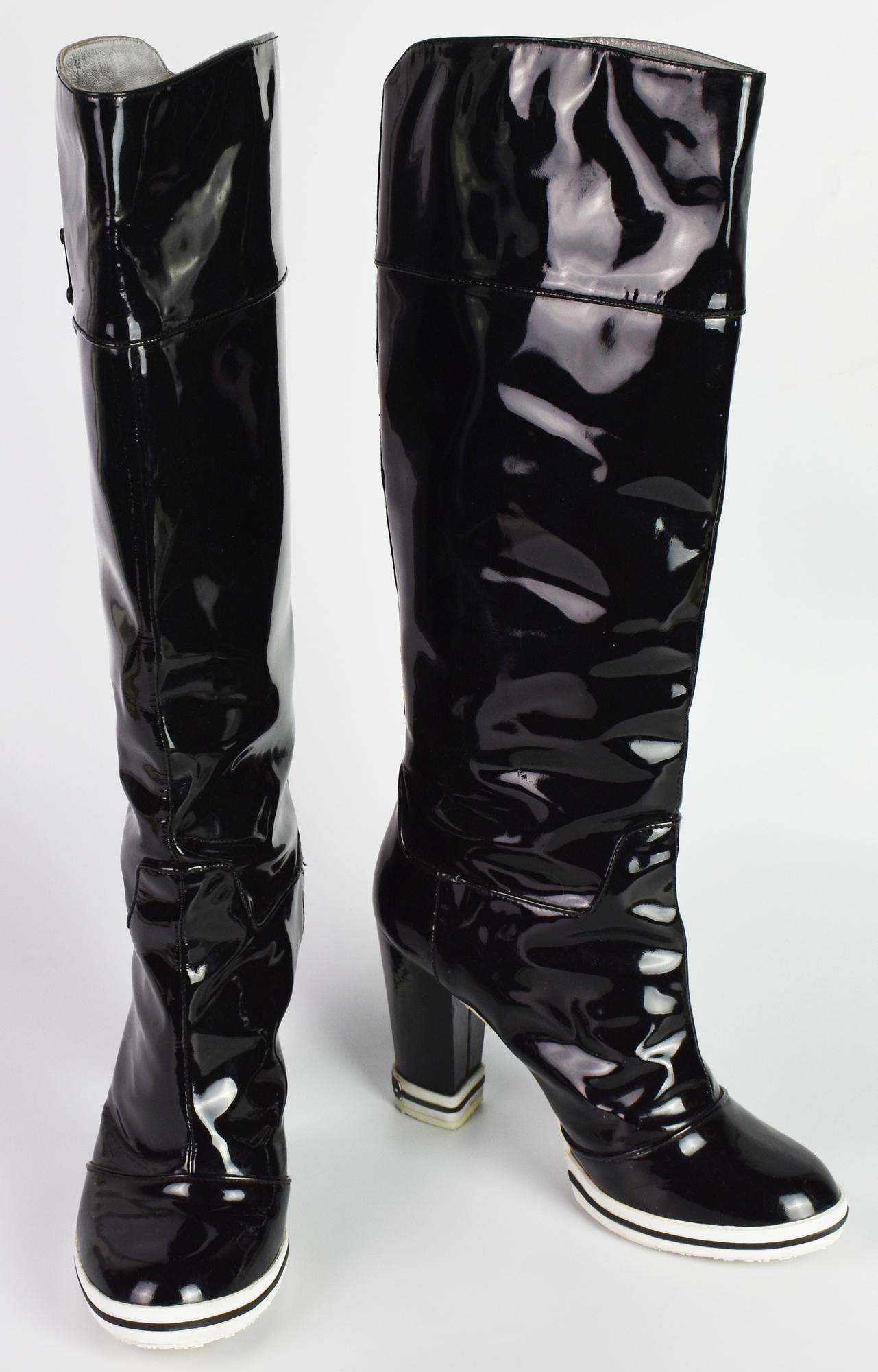 Dolce&Gabbana PATENT LEATHER BOOTS DESCRIPTION: Knee-high black patent...