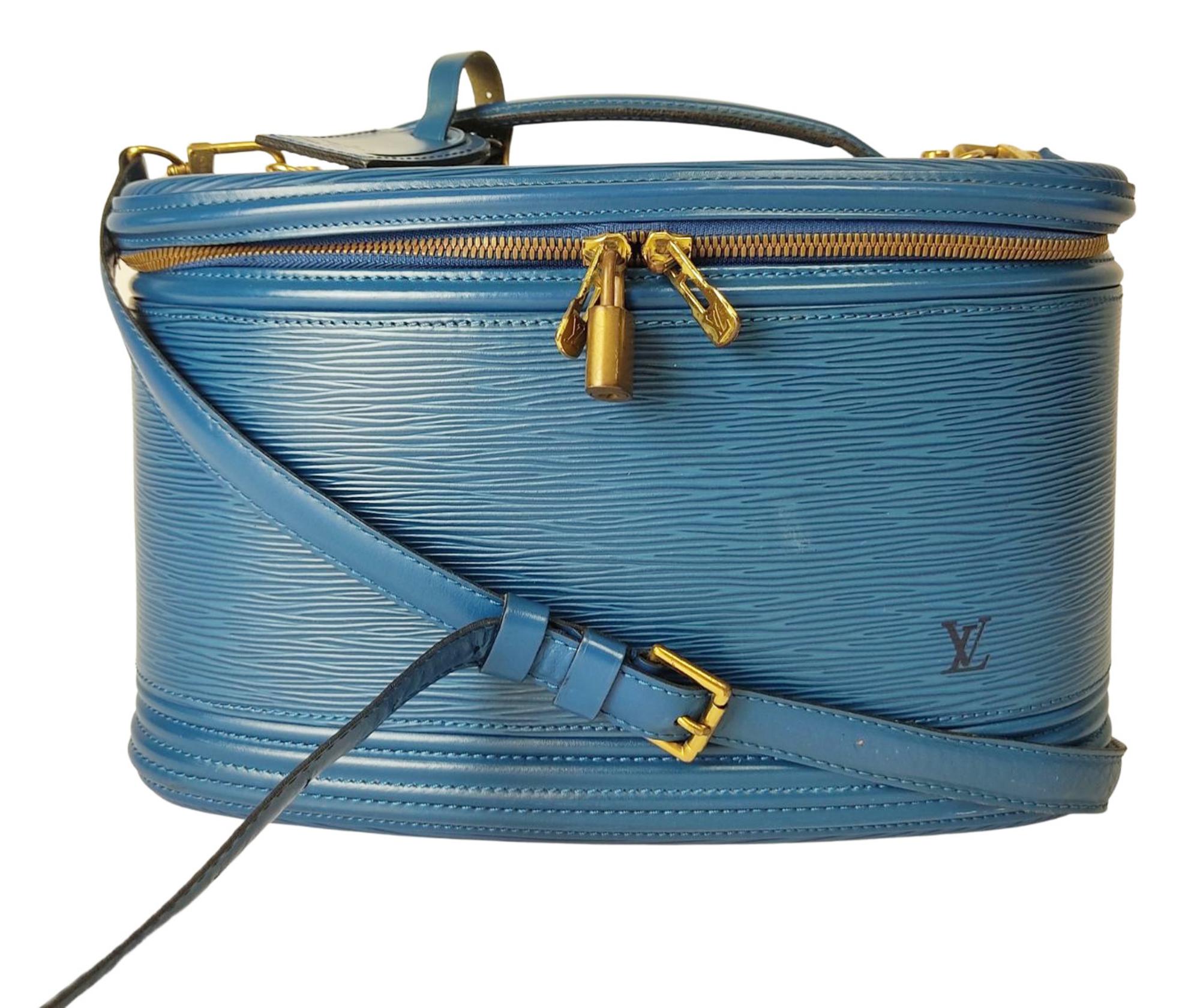 Louis Vuitton BEAUTY CASE DA VIAGGIO CON TRACOLLA DESCRIPTION: CODE: 4817B285...