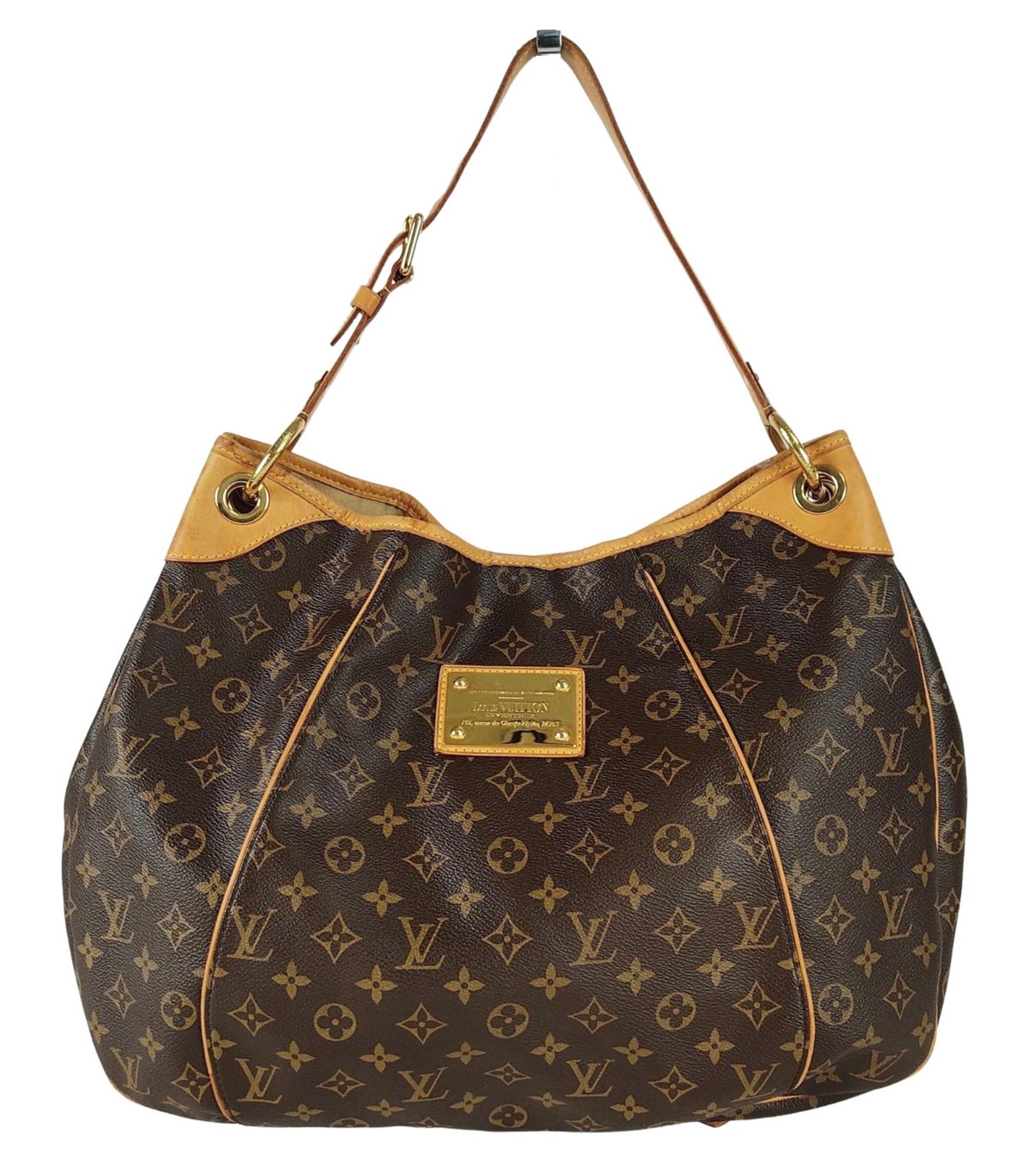 Louis Vuitton BORSA A SPALLA GALLIERA GM MONOGRAMMA DESCRIPTION: Louis...