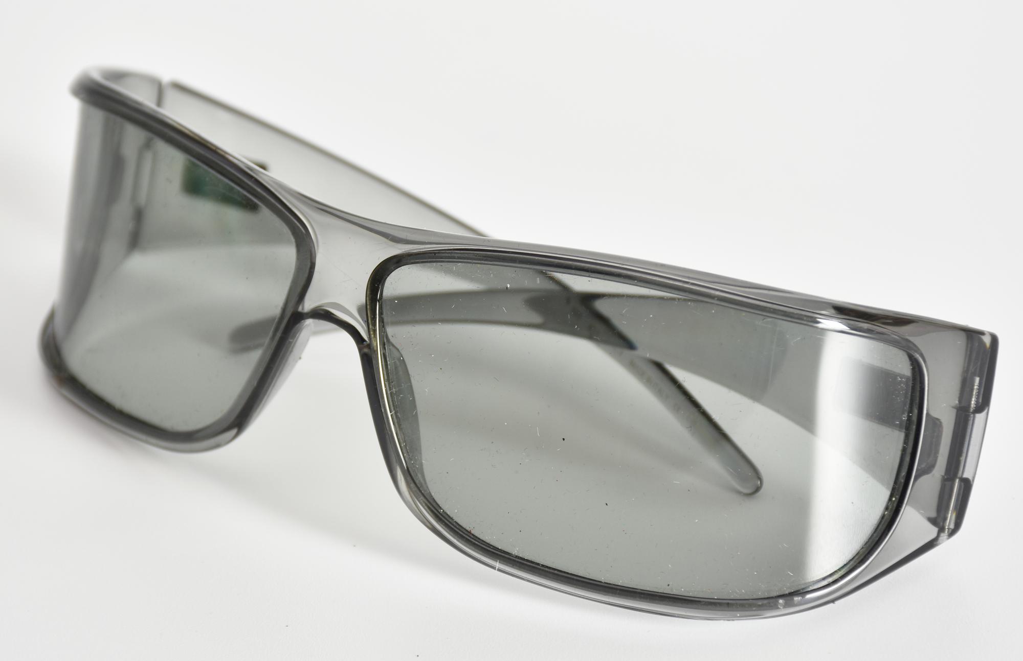 Gucci SUNGLASSES DESCRIPTION: Sunglasses with transparent frame and grey...