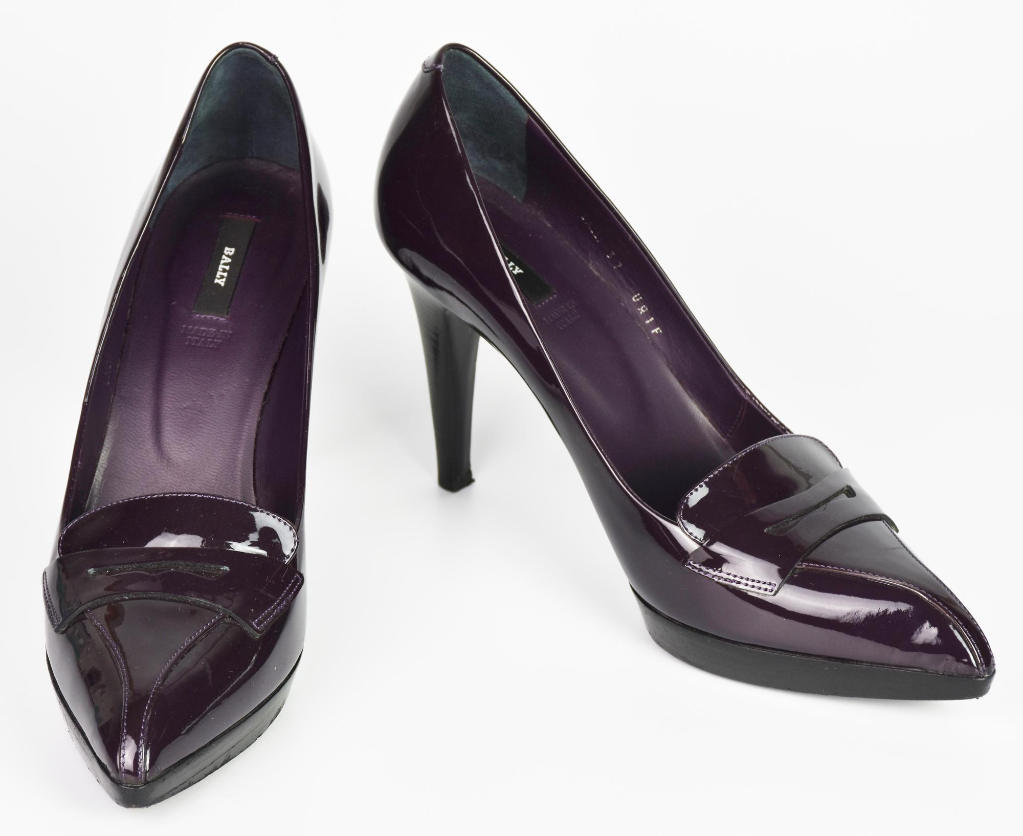 Bally PURPLE PUMPS DESCRIPTION: Purple patent leather pumps. 10 cm stiletto...