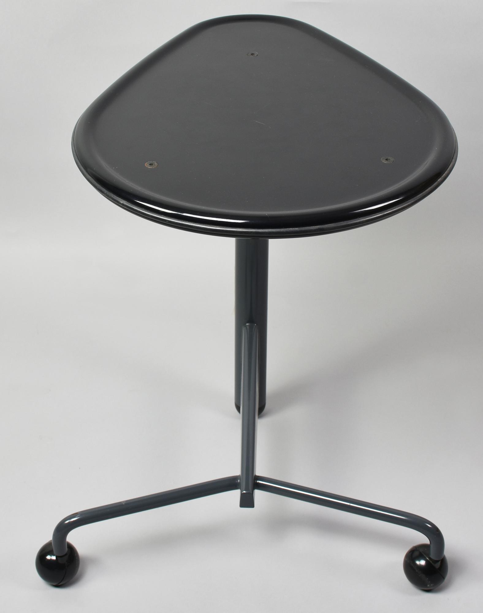 Toshiyuki Kita KICK SIDE TABLE PER CASSINA, 1983 tavolo girevole con...