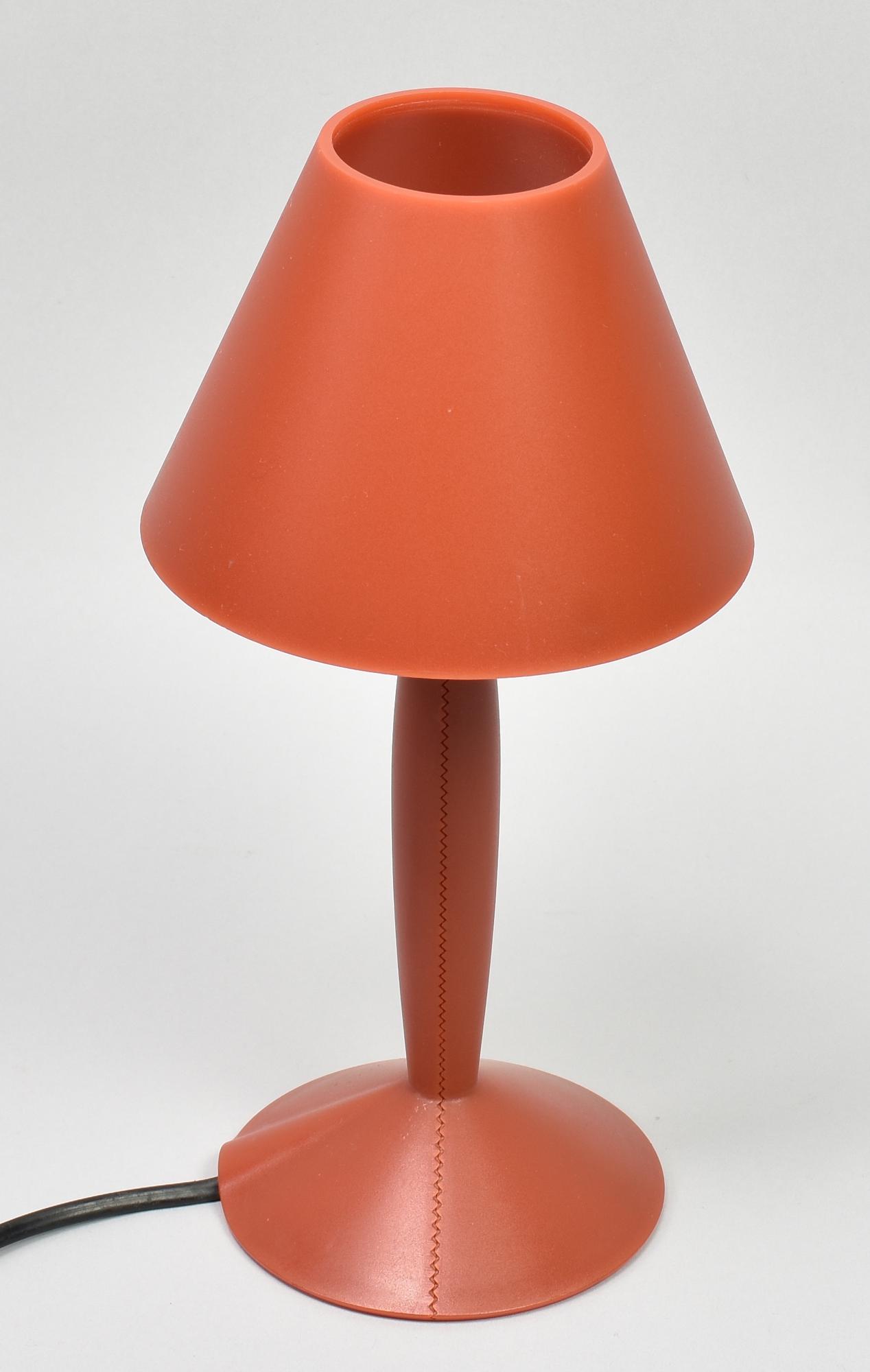 Philippe Starck MISS SISSI PER FLOS, 1991 abat-jour in policarbonato rosso h...