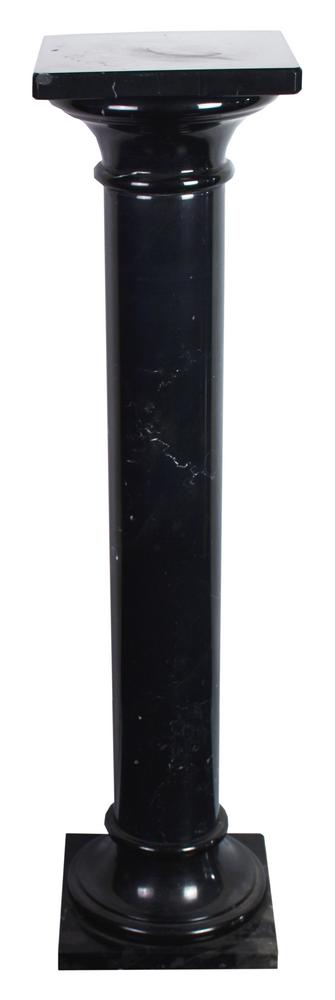 COLONNINA REGGI BUSTO IN MARMO, XIX-XX secolo marmo nero cm 24,5x24,5 h cm 100