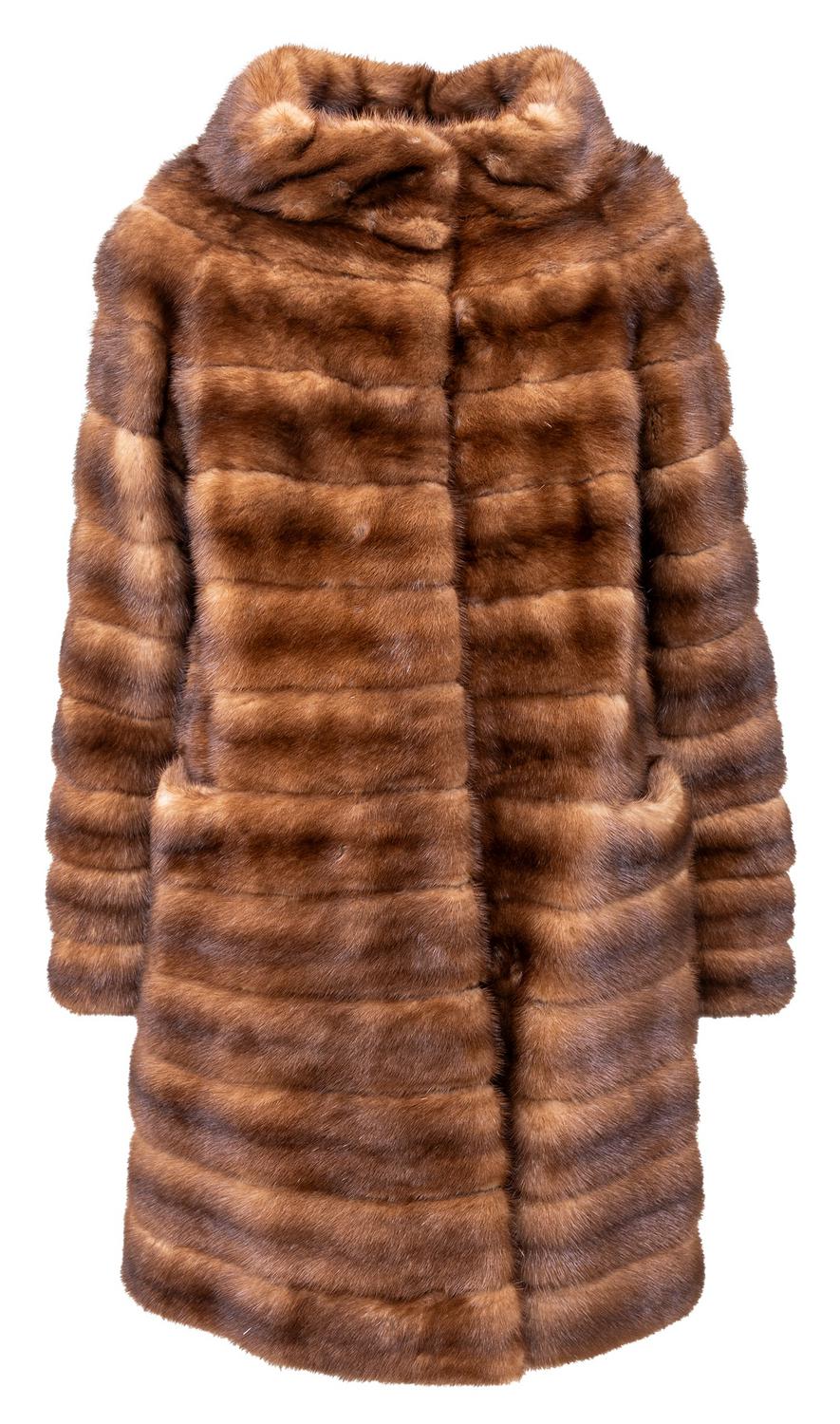 Carlo Tivioli FUR COAT DESCRIPTION: Horizontally lined and made of mink fur....