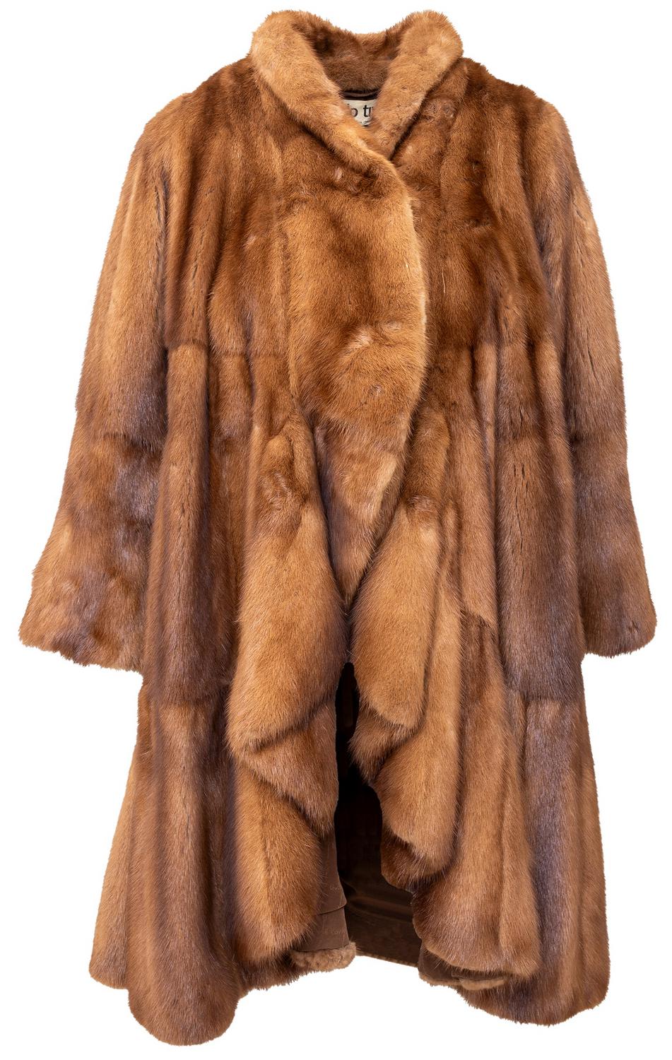 Carlo Tivioli FUR COAT DESCRIPTION: Made of mink fur, with a brown logo...