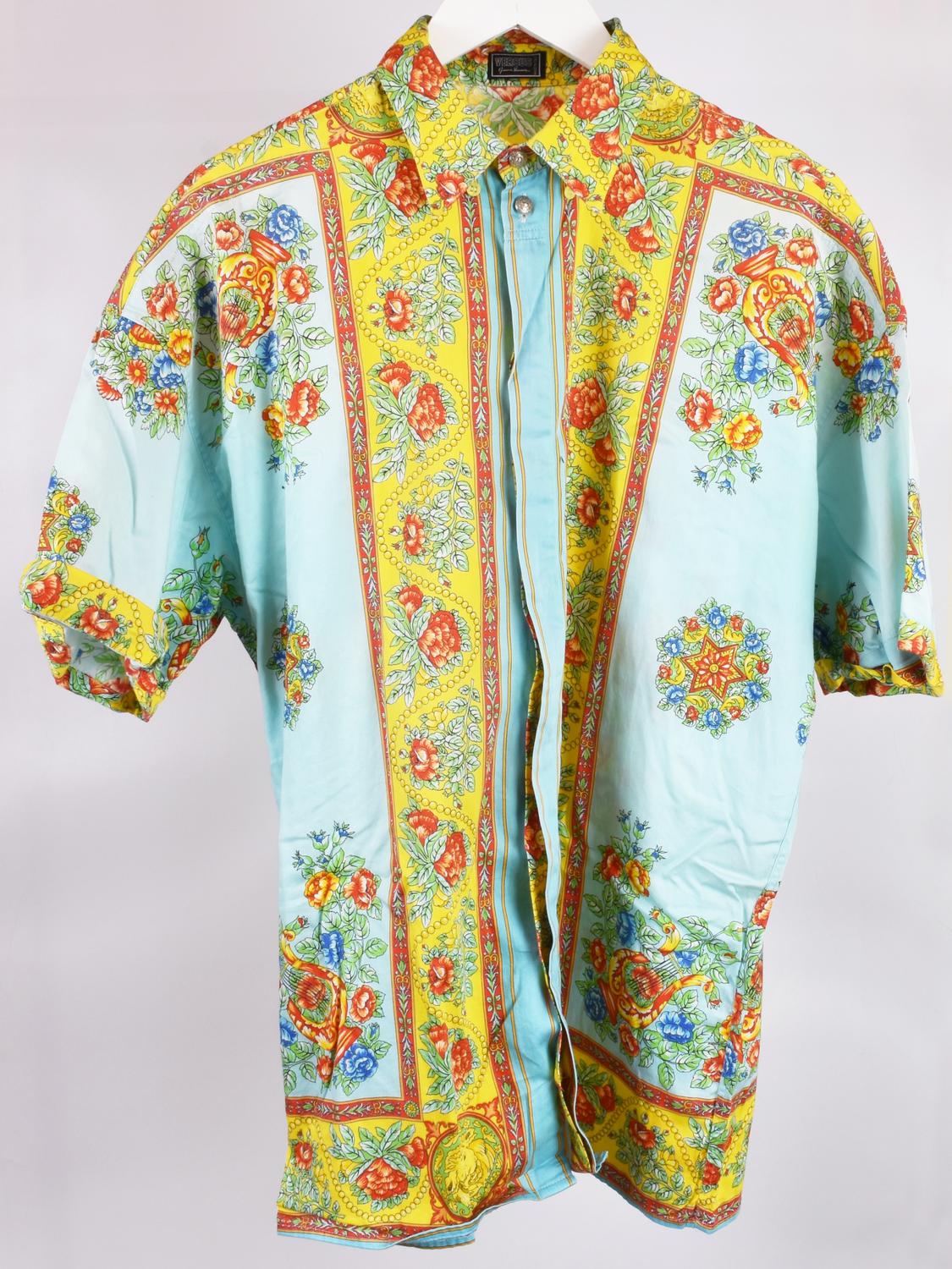 Versus by Gianni Versace COTTON SHIRT DESCRIPTION: Men's short-sleeve shirt...