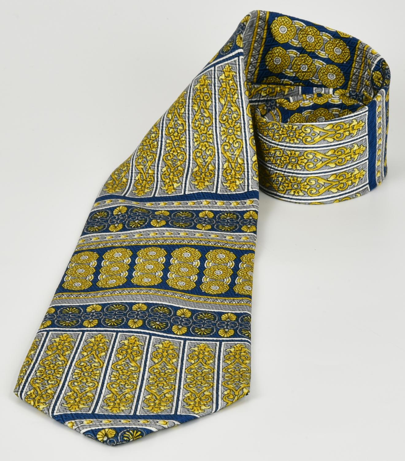 Gianni Versace Couture SILK TIE DESCRIPTION: A patterned silk tie, made in...