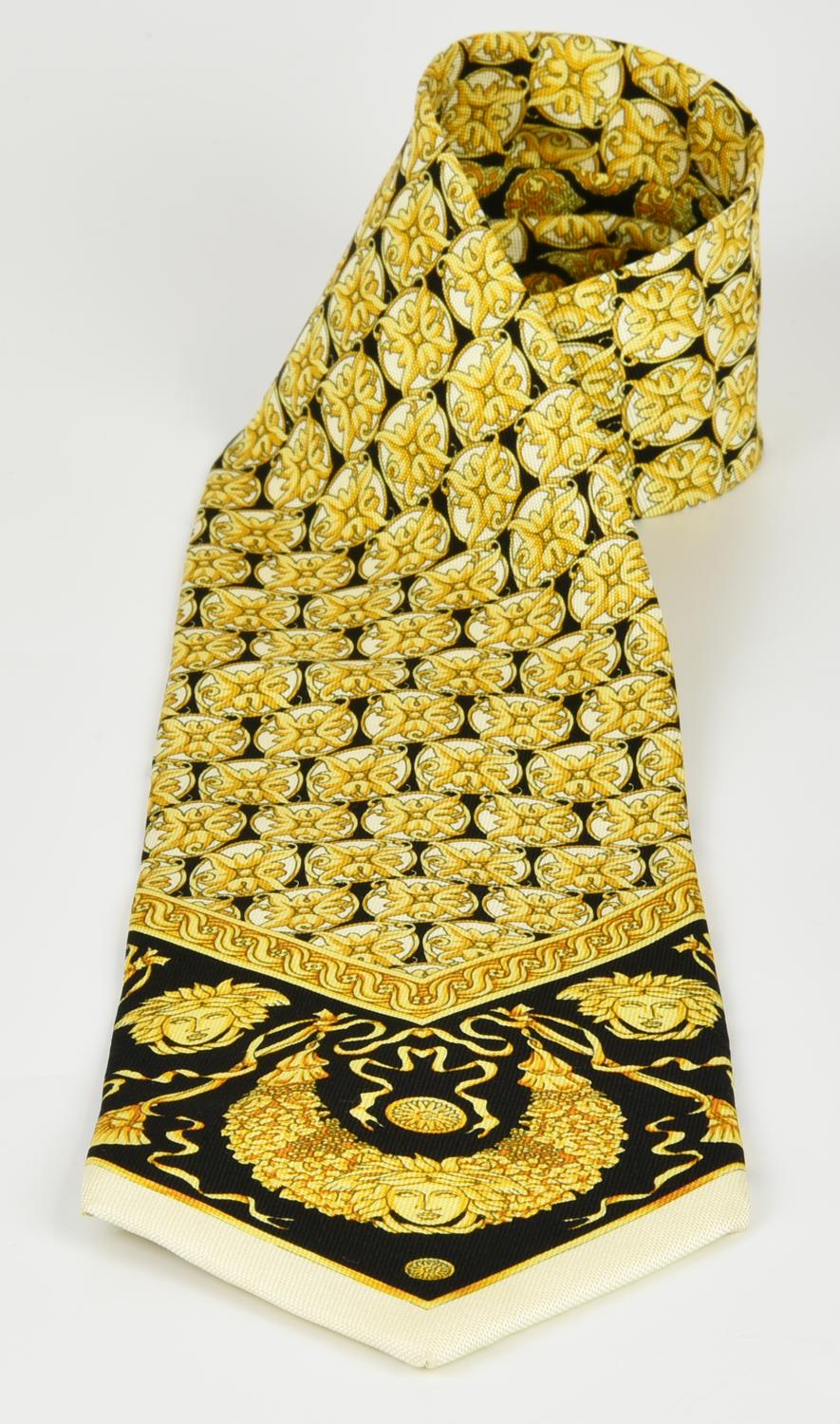 Gianni Versace MEDUSA SILK TIE DESCRIPTION: A silk tie featuring the iconic...