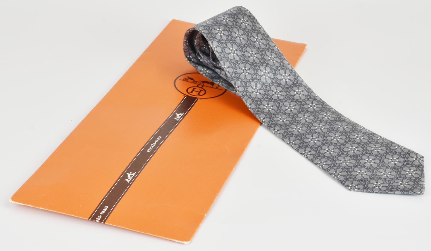 Hermes SILK TIE DESCRIPTION: Silk tie. Code: 7088 OA. Comes with the original...