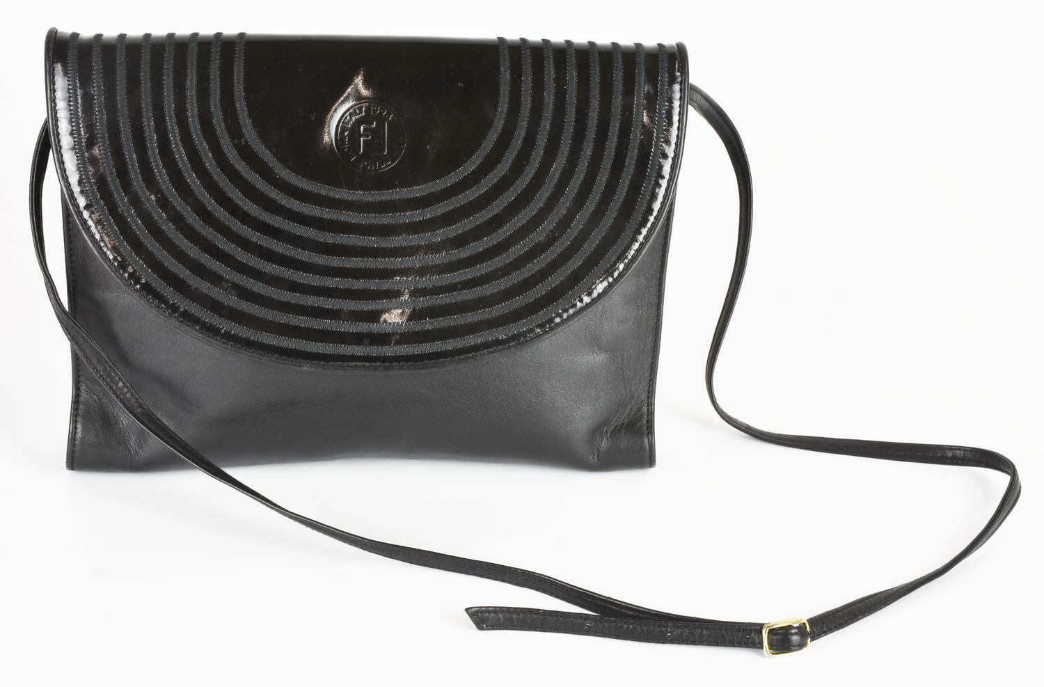 Fendi VINTAGE SHOULDER BAG DESCRIZIONE: Black leather crossbody bag....