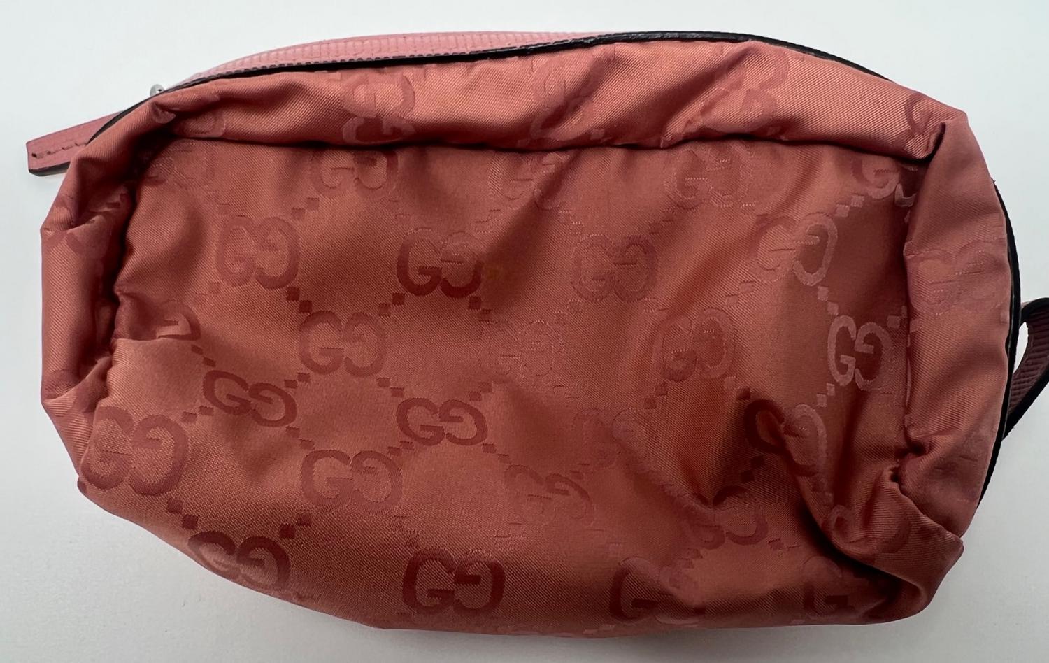 Gucci NYLON TROUSSE DESCRIPTION: Pink pouch in monogram nylon with leather...