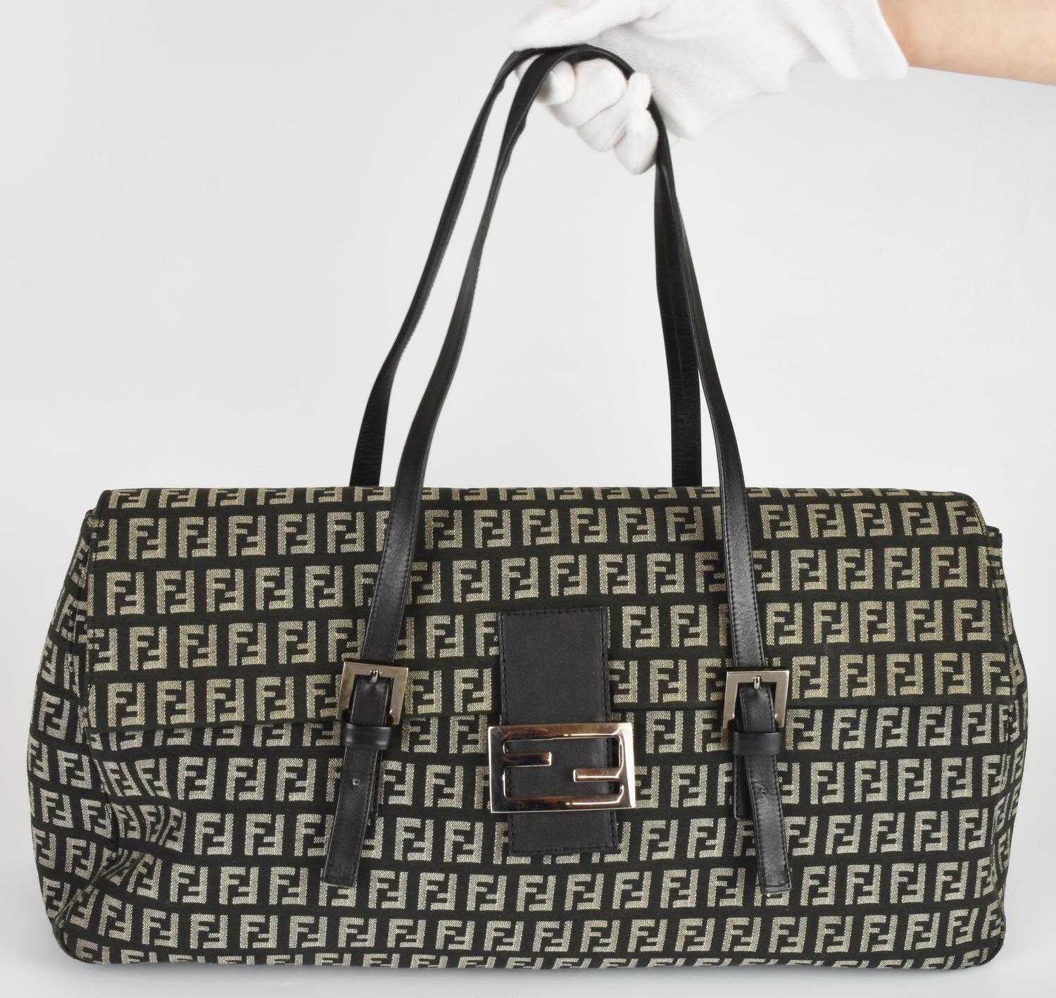 FENDI Maxi baguette