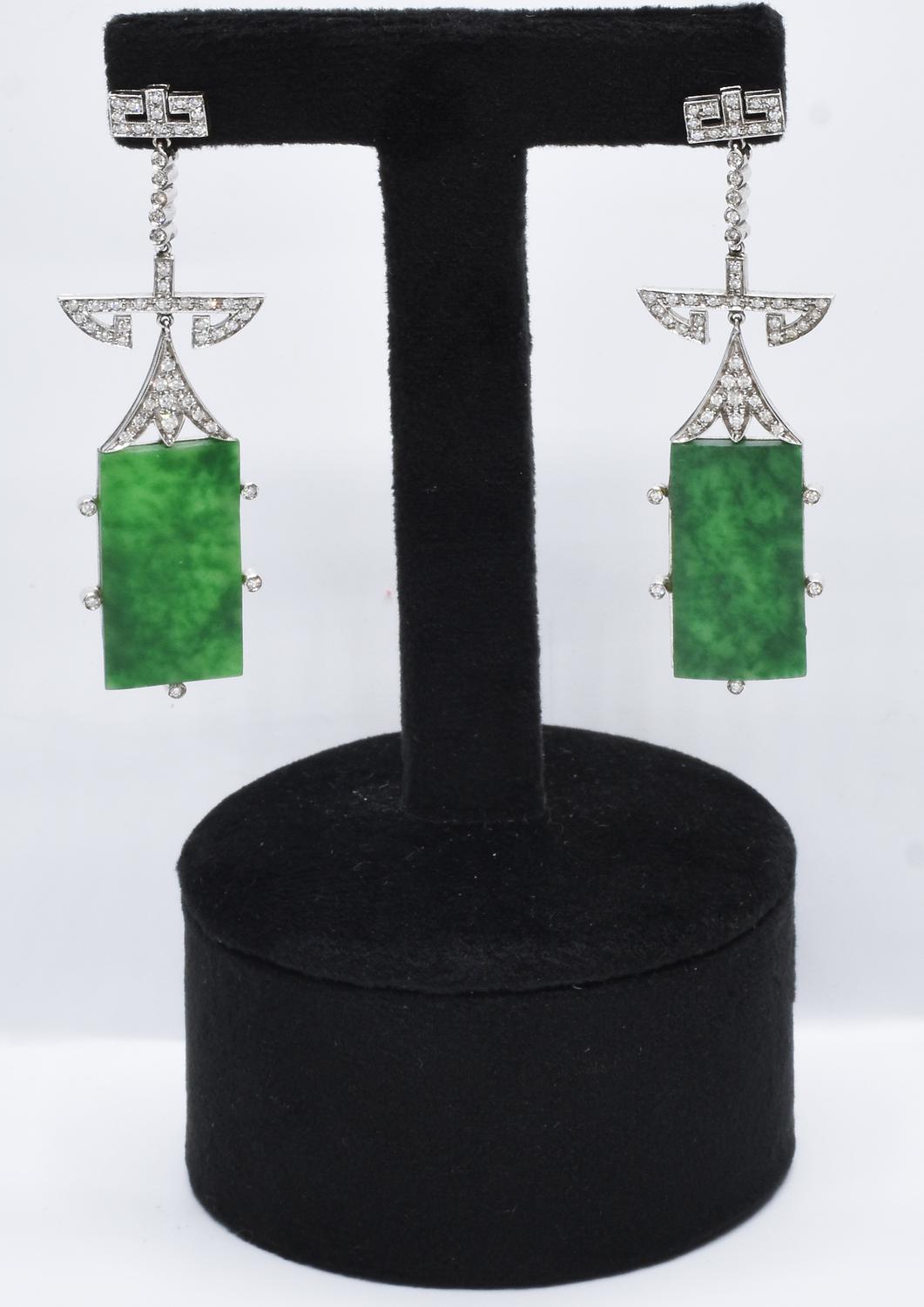 18K GOLD EARRINGS WITH BRILLIANT-CUT DIAMONDS AND JADE DESCRIPTION: Elegant...