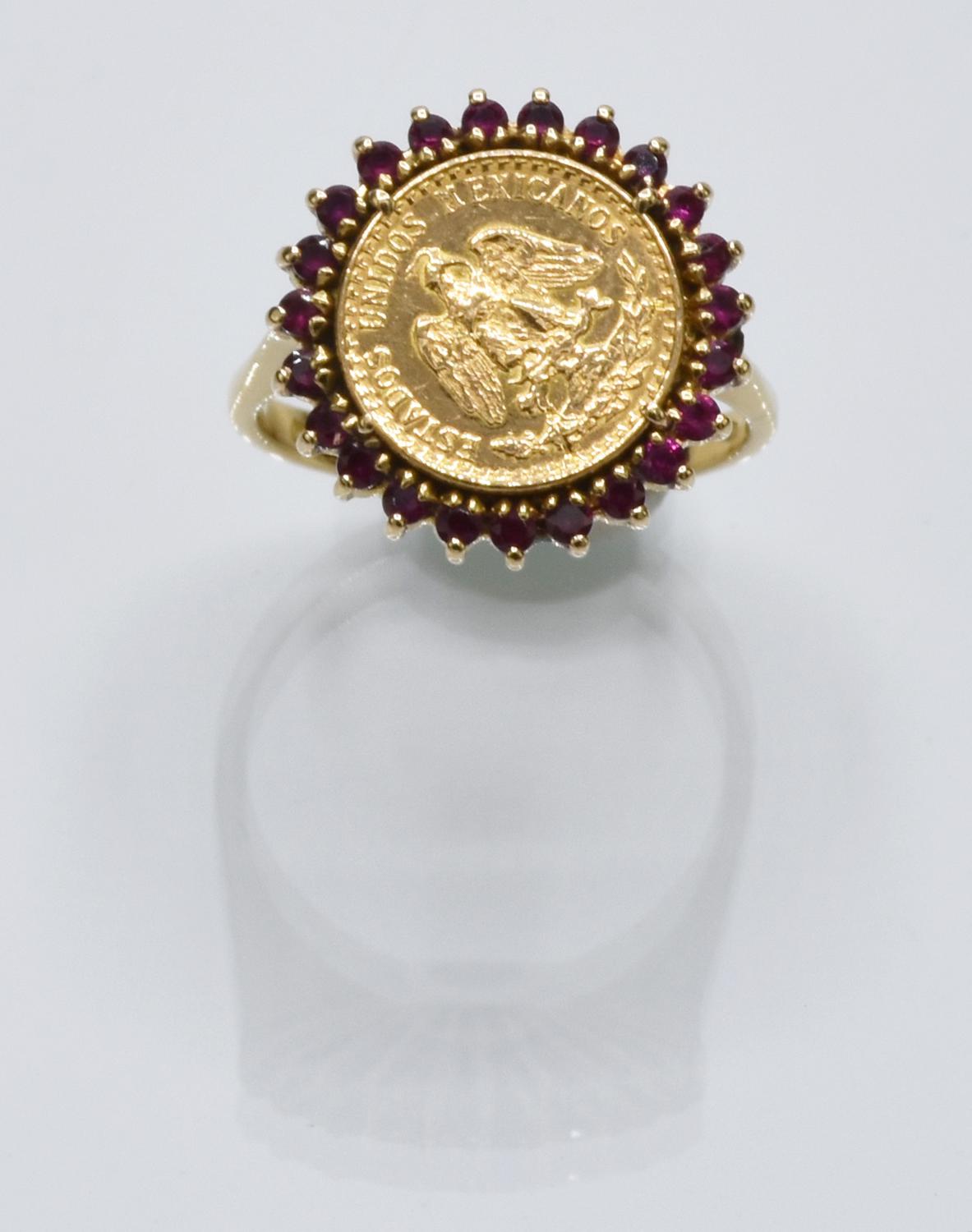 COIN RING 18K yellow gold ring featuring a DOS PESOS MEXICANOS 900 gold coin,...