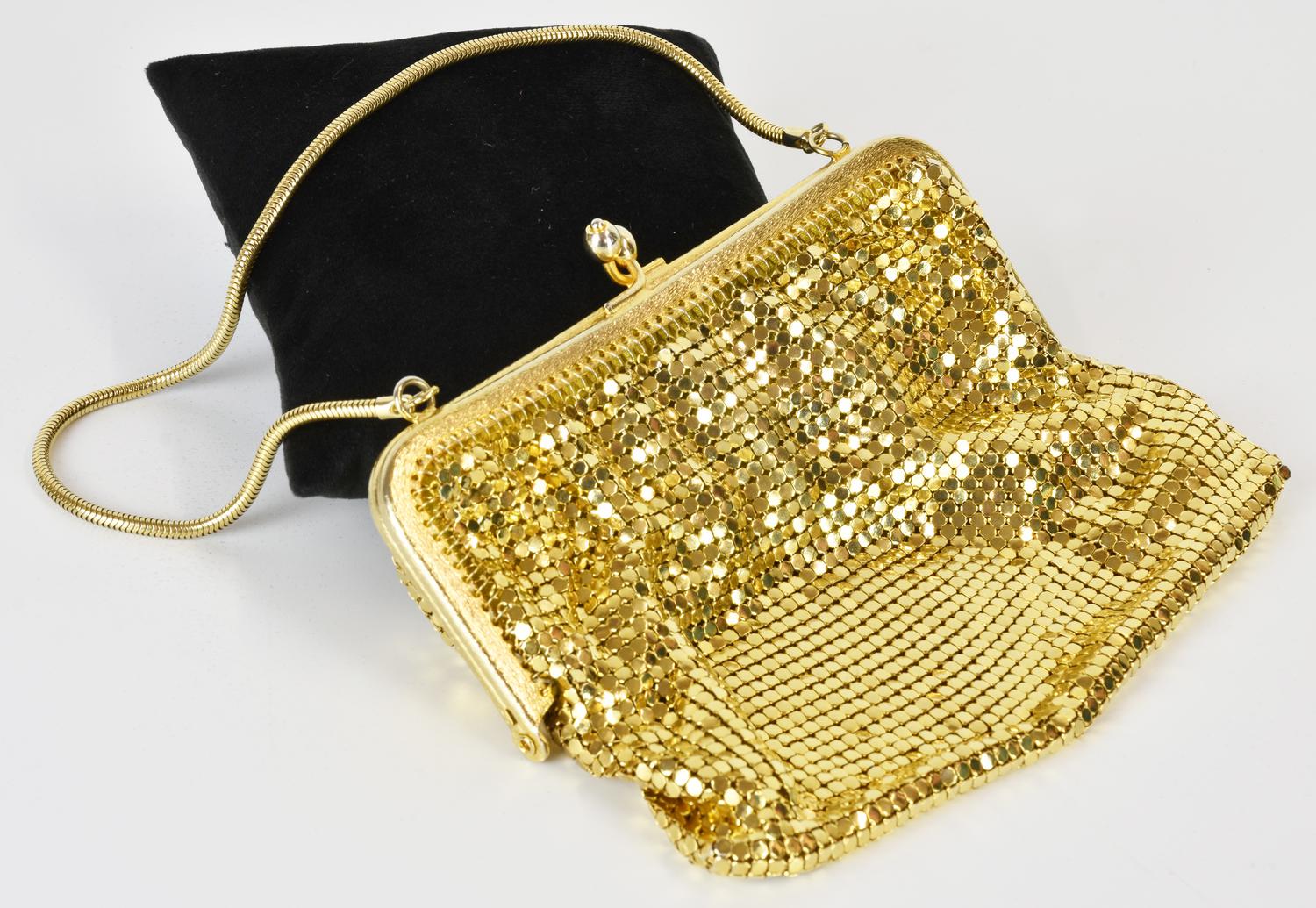 VINTAGE CLUTCH DESCRIPTION: Small evening bag in gold-tone metal. Single...