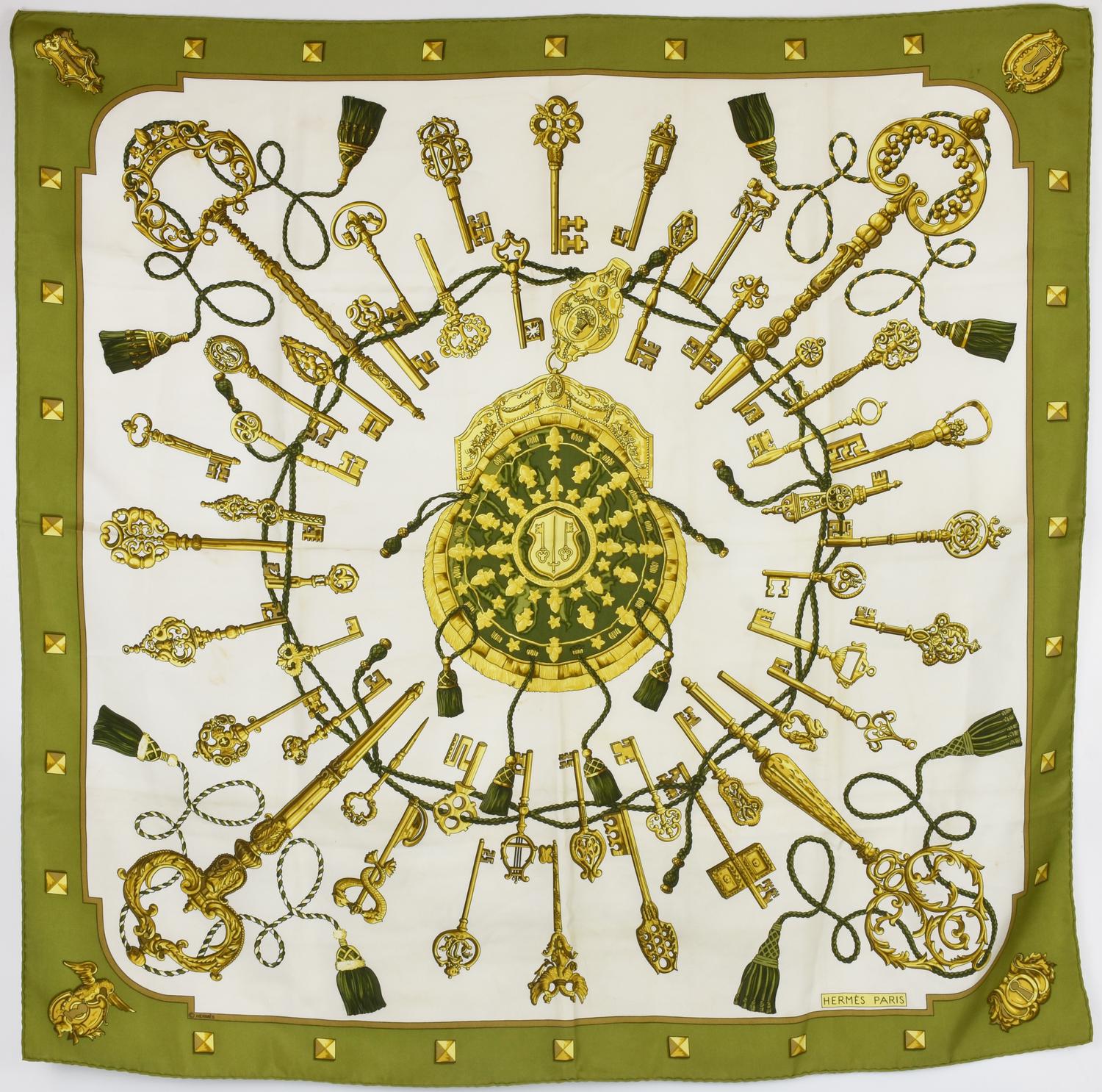 Hermes FOULARD LES CLEFS DESCRIPTION: Silk scarf with the "Les Clefs" design...